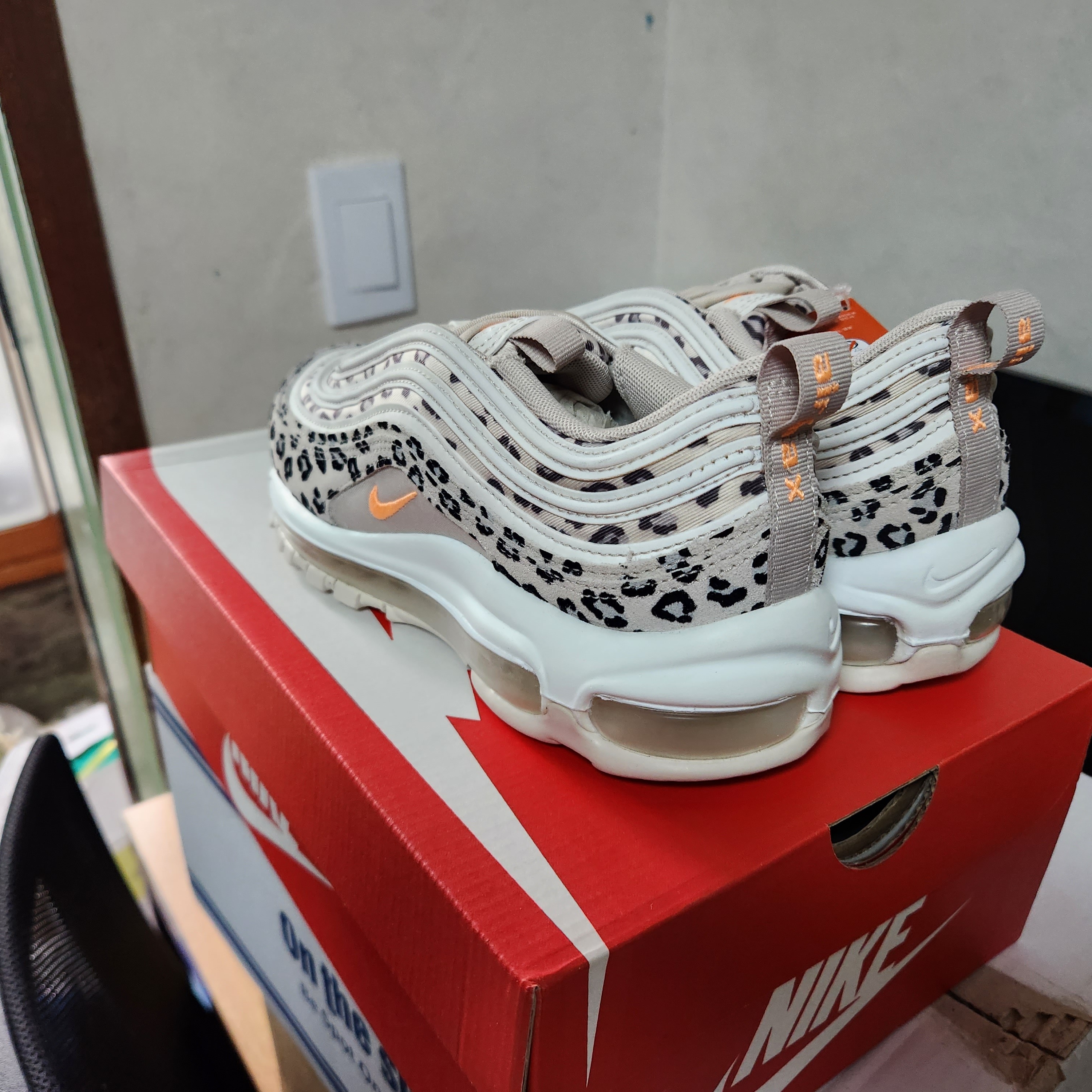 (W) Nike Air Max 97 SE Leopard 착용 스타일 - 4