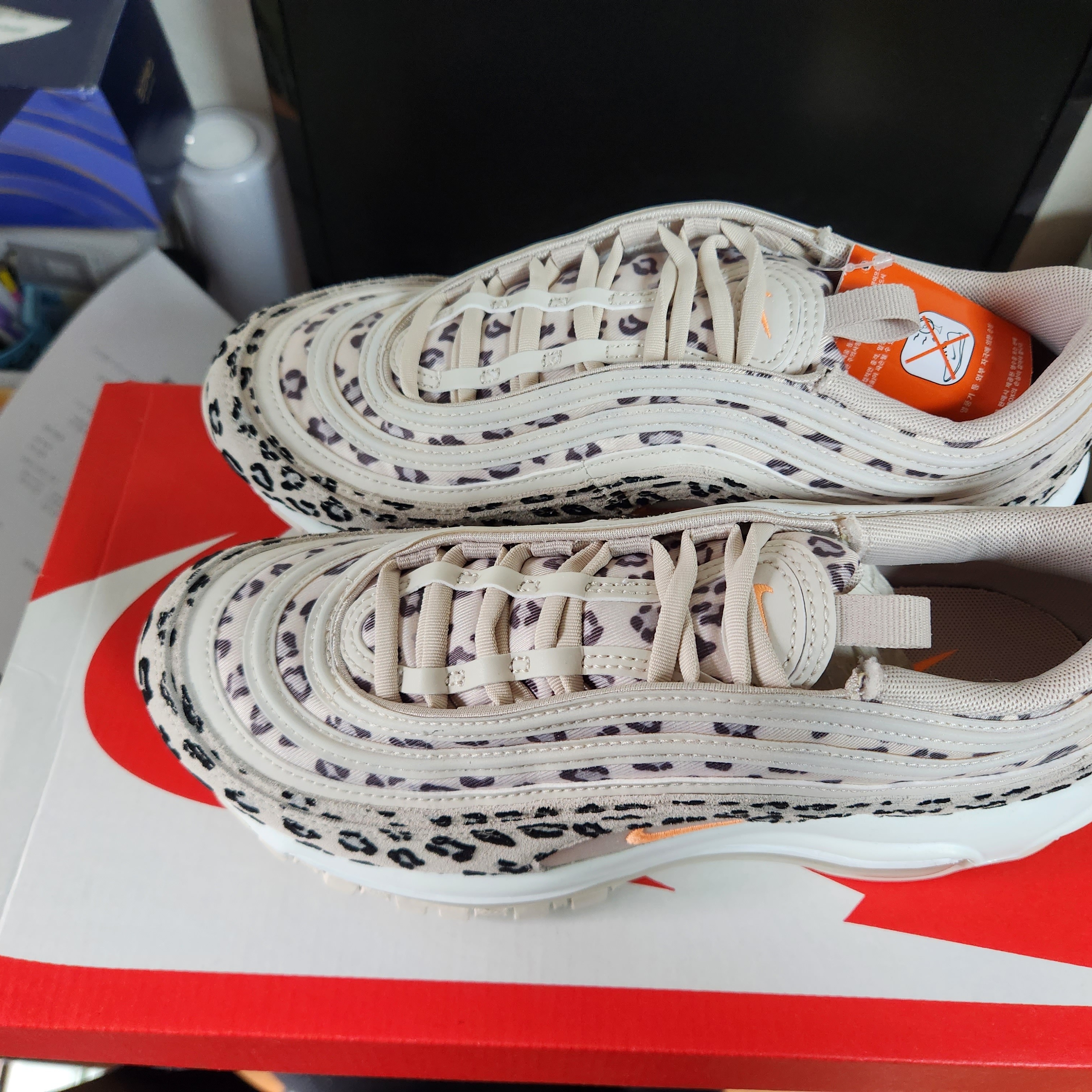 (W) Nike Air Max 97 SE Leopard 착용 스타일 - 3