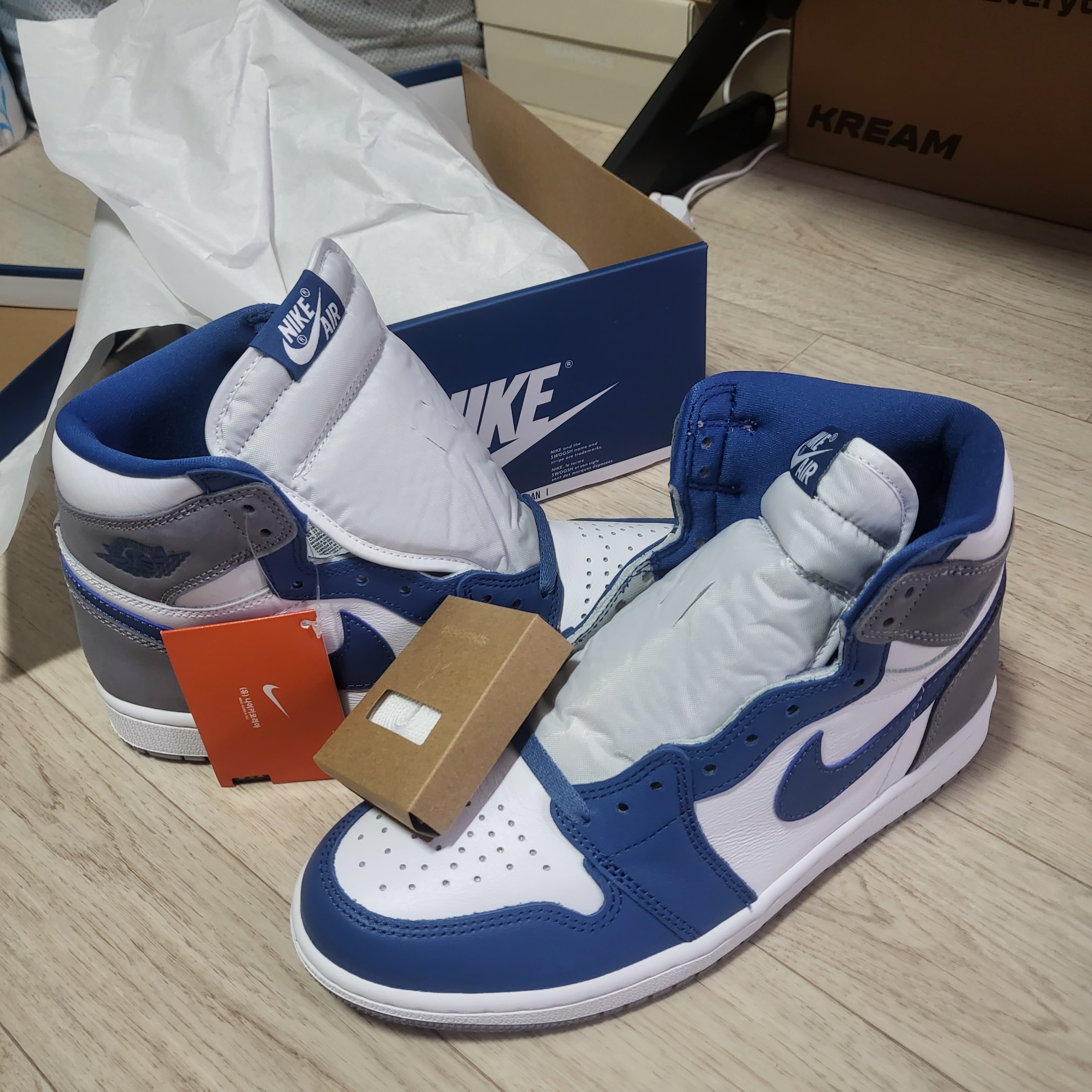 Jordan 1 Retro High OG True Blue 착용 스타일 - 3