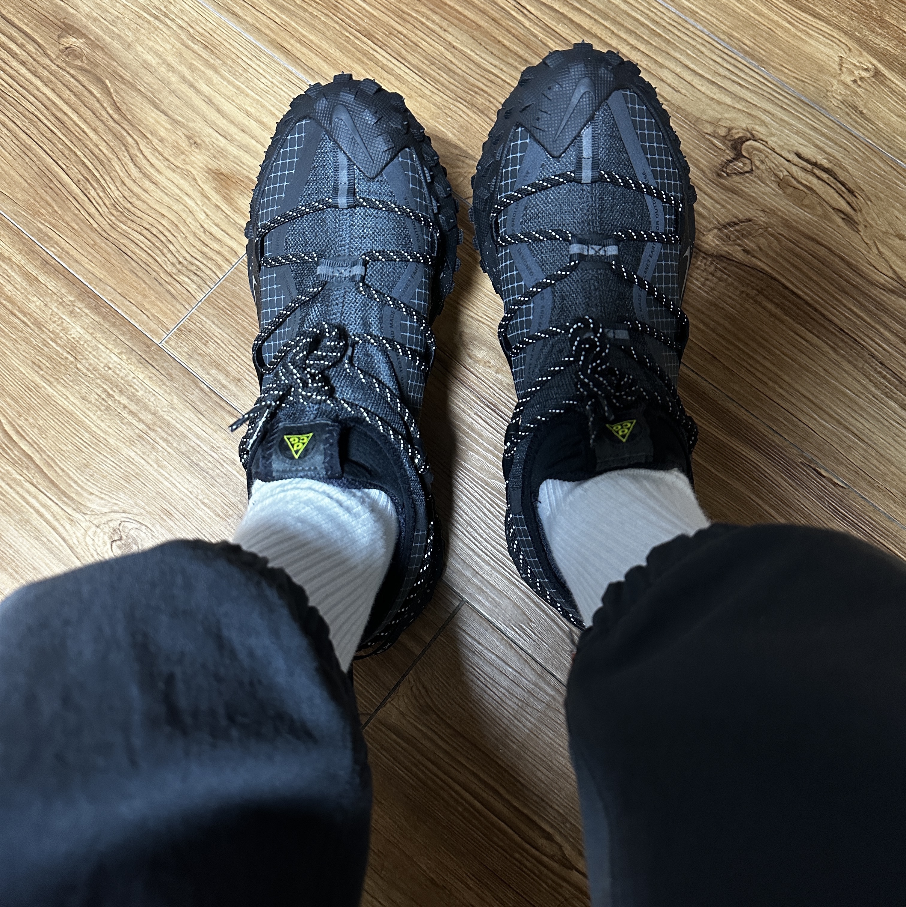 Nike ACG Mountain Fly Low Gore-Tex SE Dark Smoke Grey, Nike ACG Trail Pants Dark Smoke Grey - Asia 착용 스타일 - 1