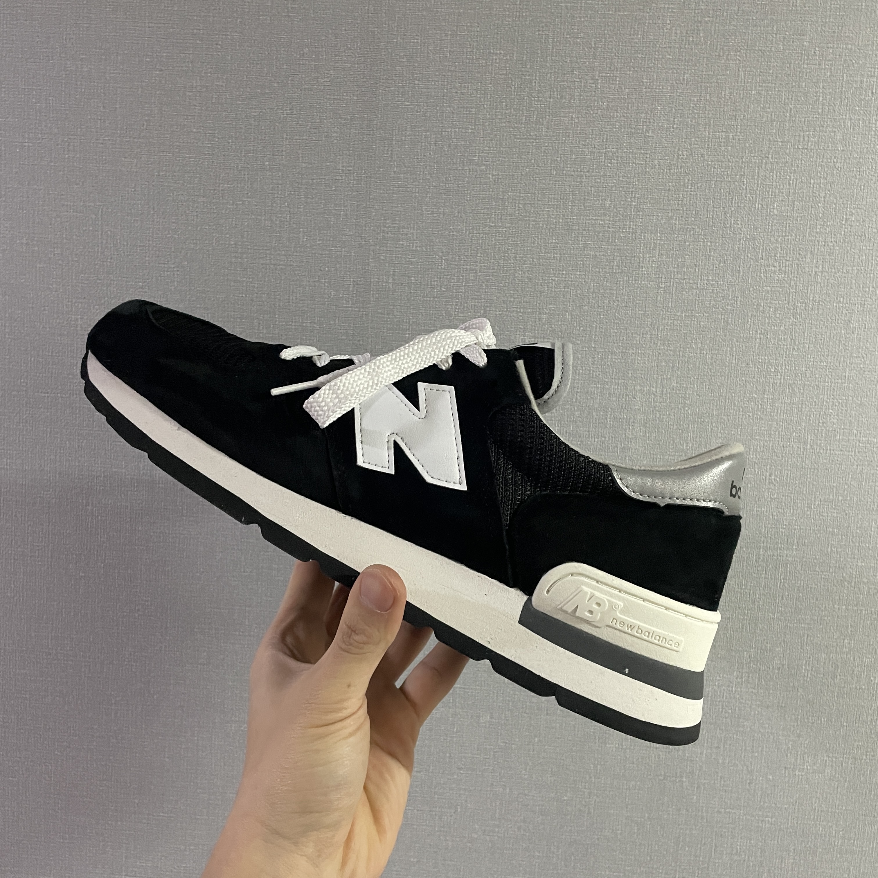 New Balance 990v1 Made in USA Black 착용 스타일 - 4