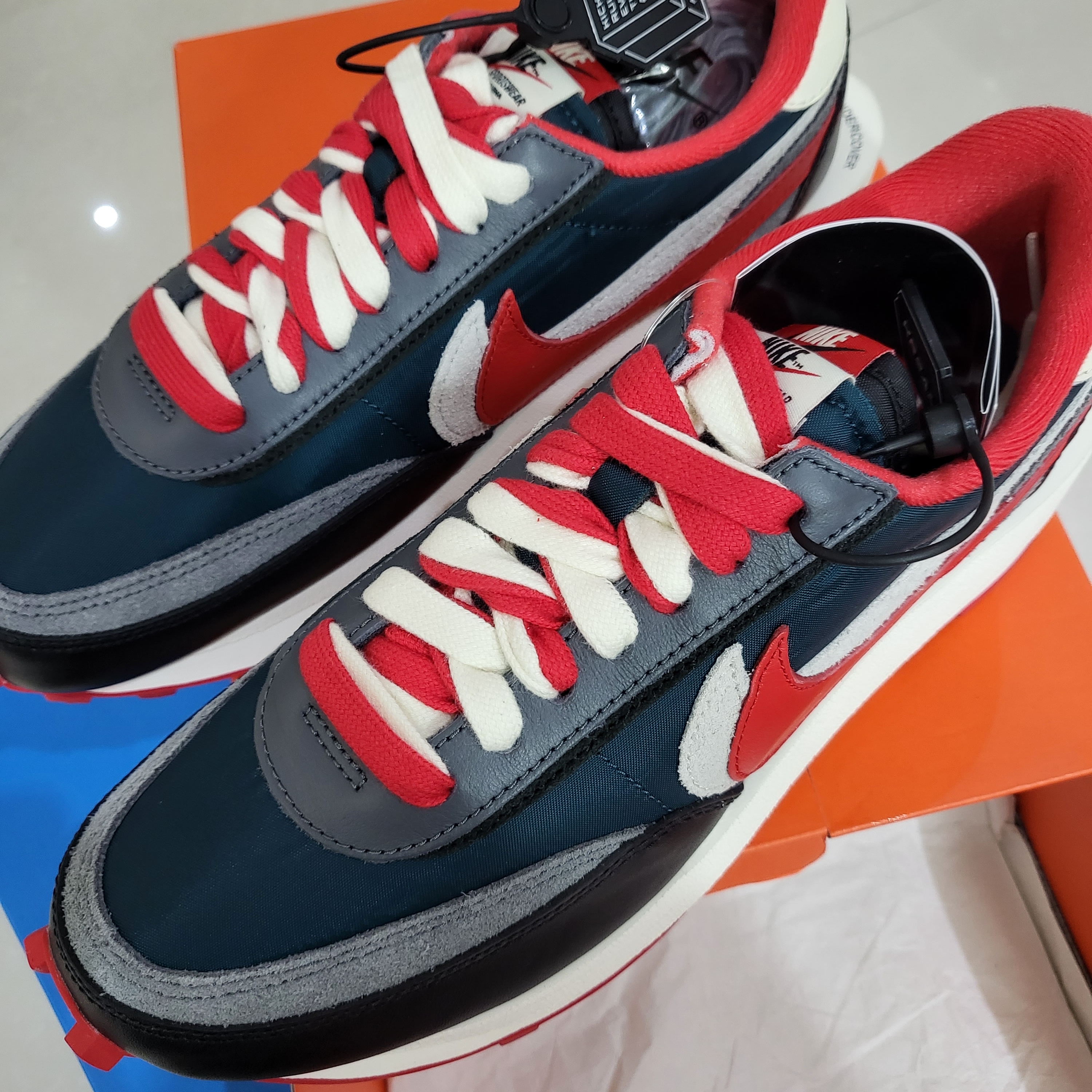 Nike x Sacai x Undercover LDWaffle Midnight Spruce University Red 착용 스타일