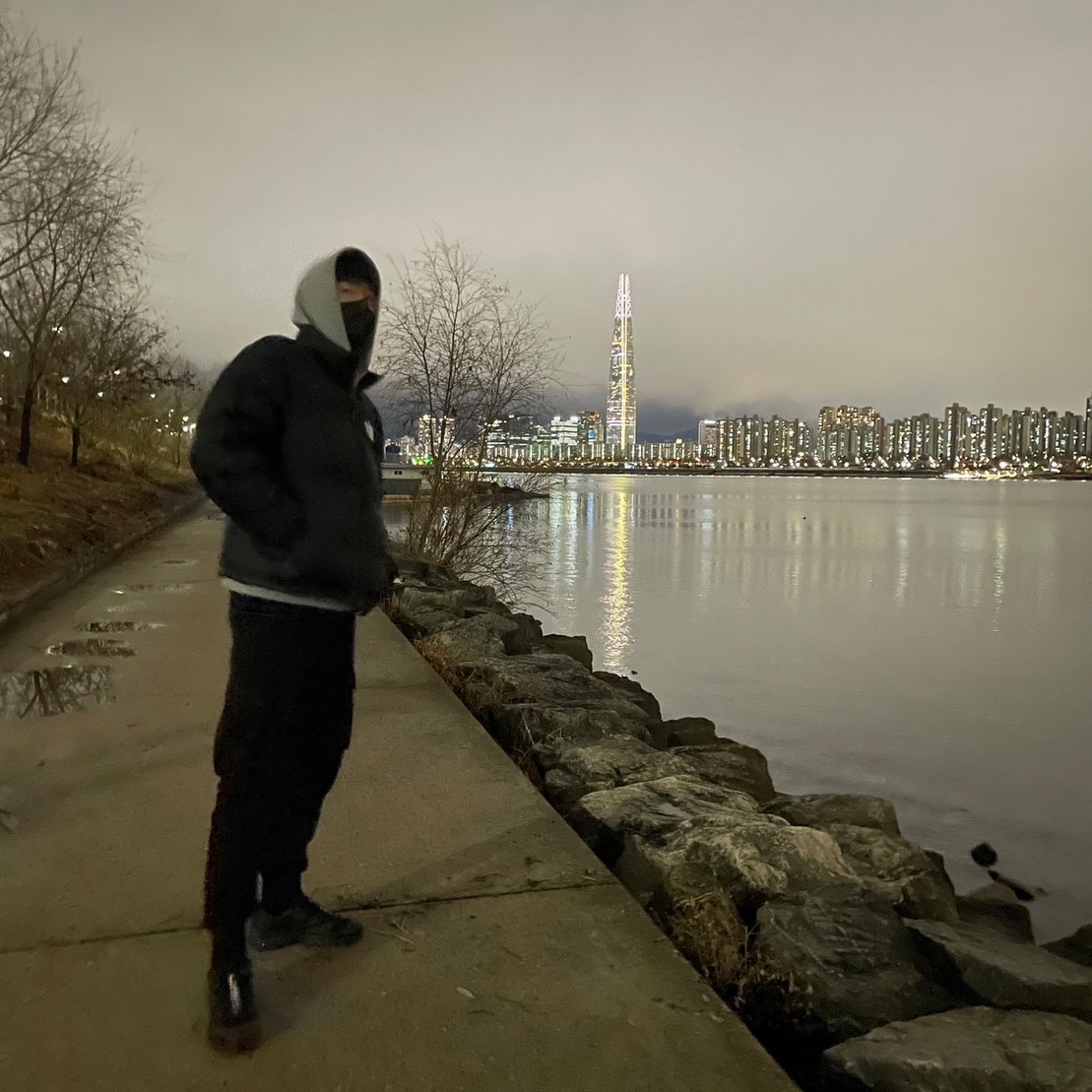 Juun.J Cargo Jogger Pants Black - 22FW, Salomon XT-6 ADV Black 착용 스타일 - 1
