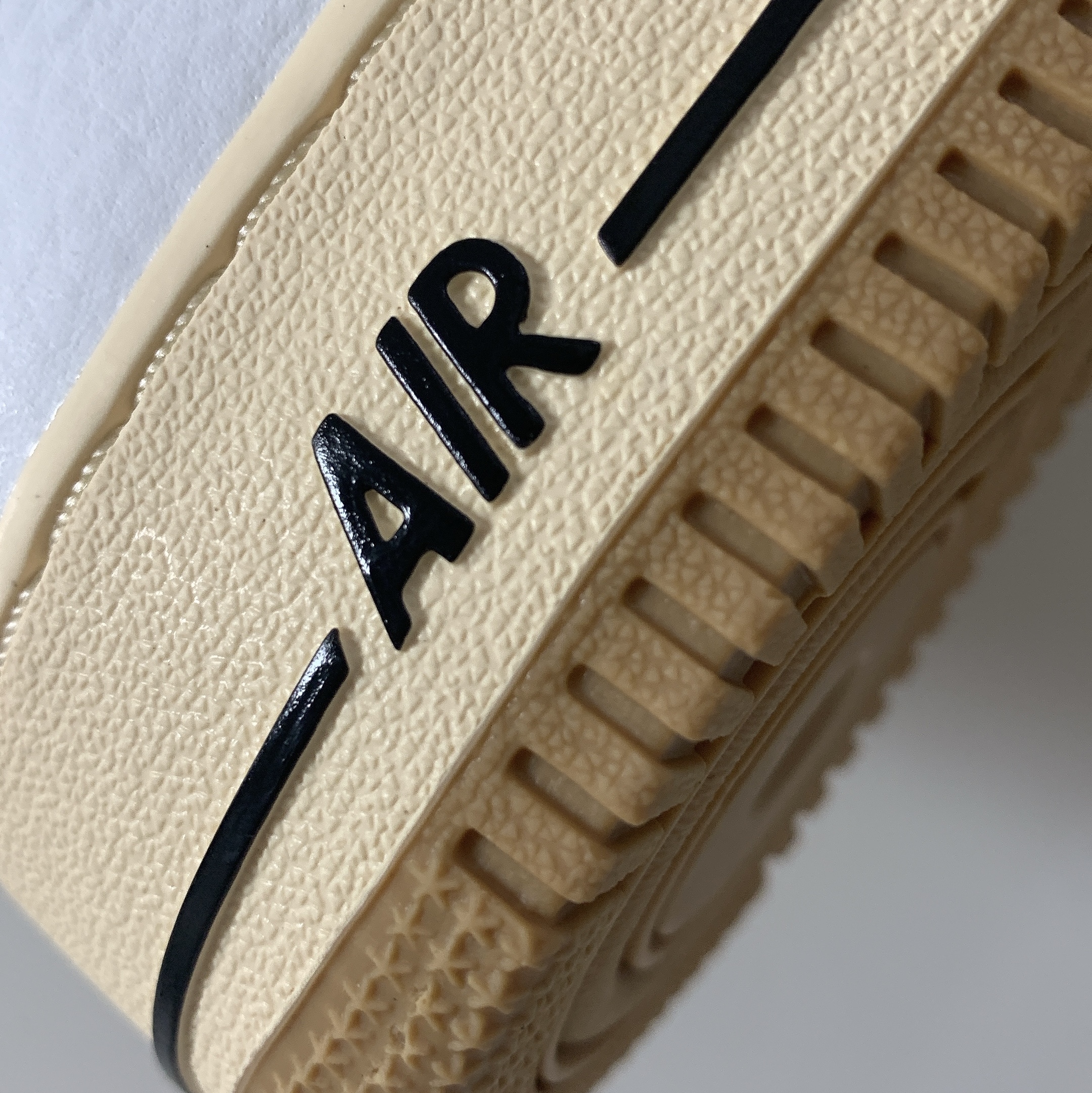 (W) Nike Air Force 1 '07 LX Black and Summit White 착용 스타일 - 1