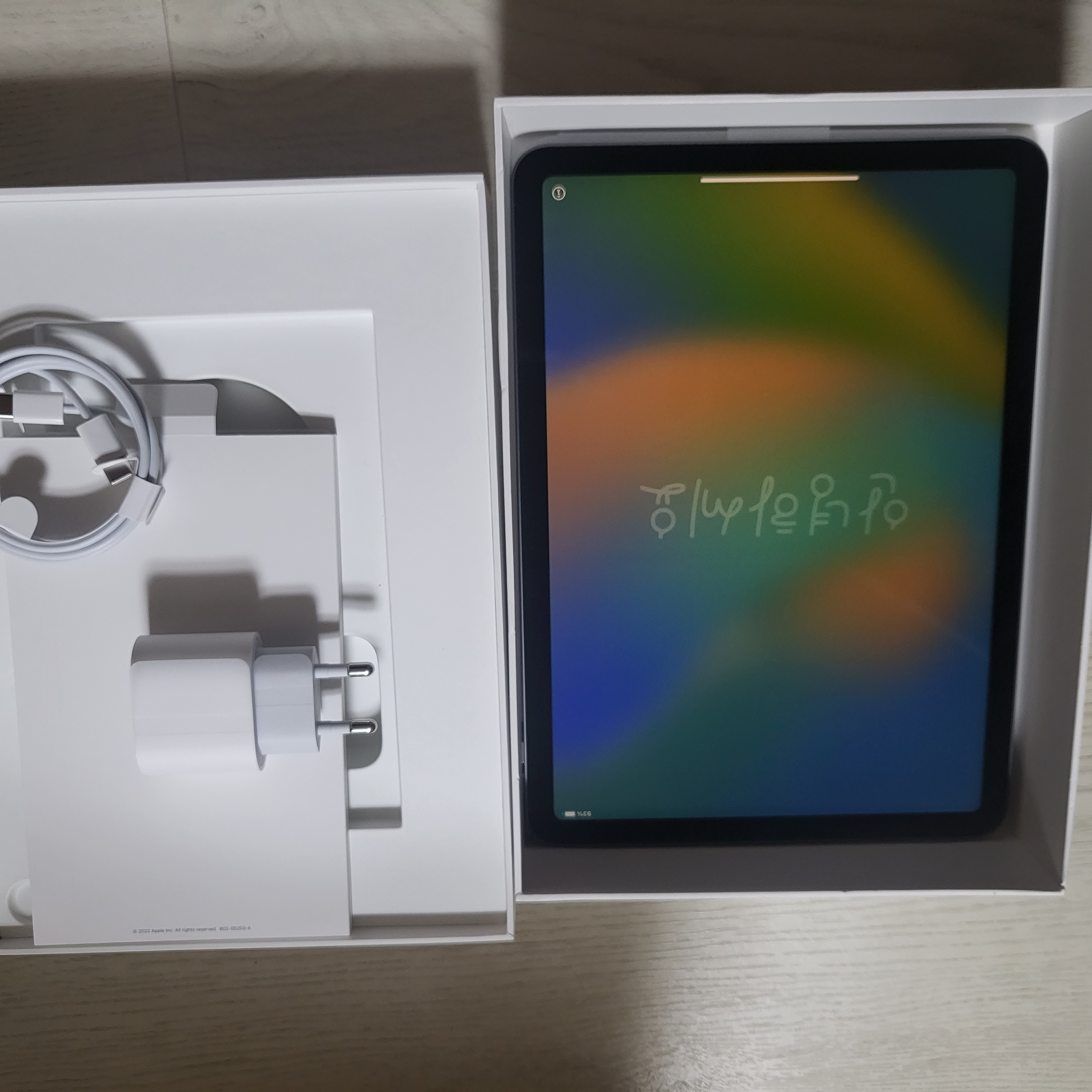 Apple iPad Air 5th Gen Wifi 64GB Space Gray (Korean Ver.) 착용 스타일 - 1
