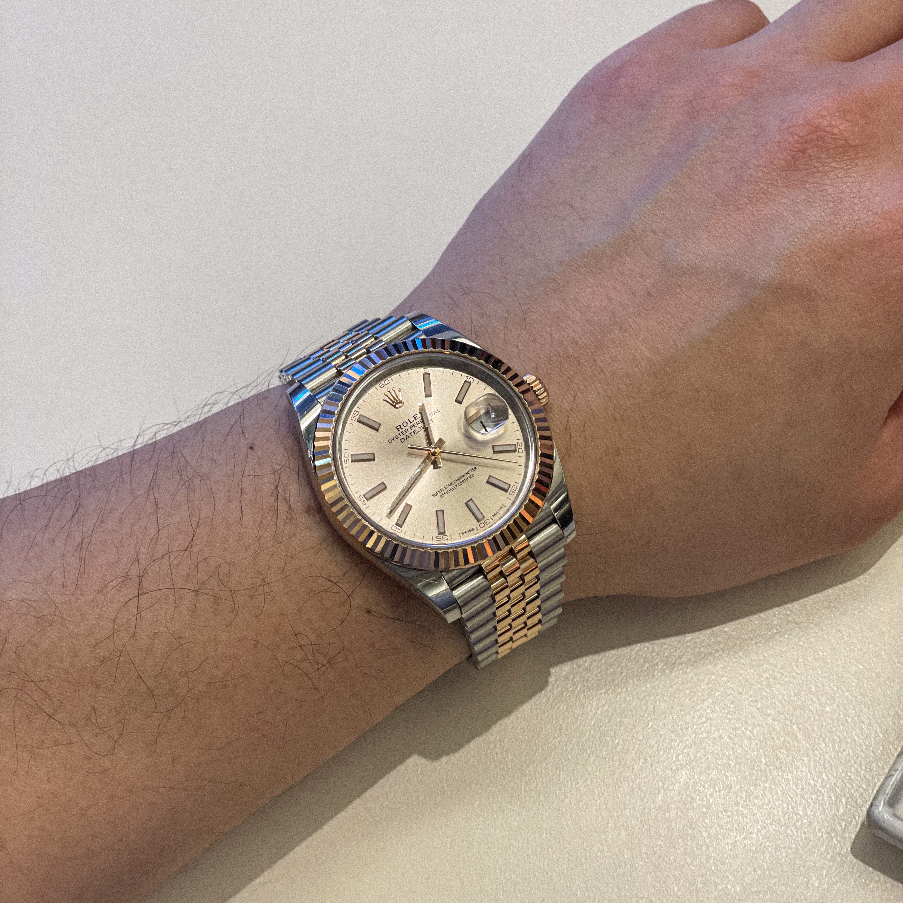 Rolex Datejust 41mm 126331 Sun Dust Jubilee 착용 스타일