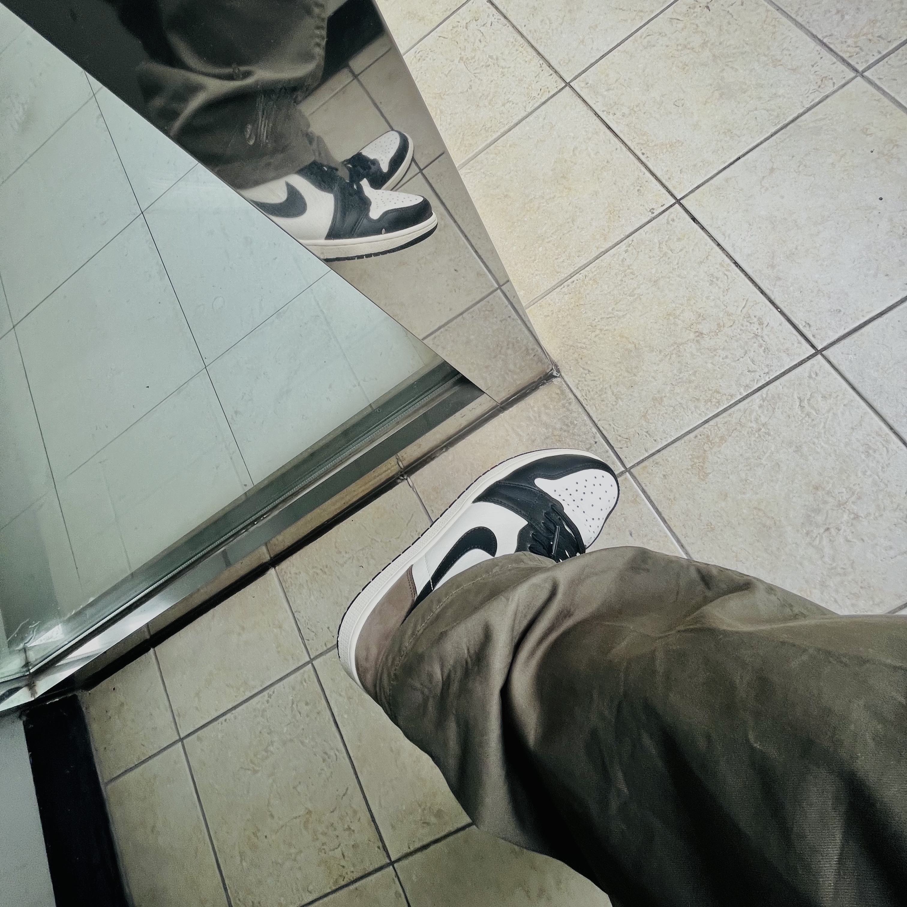 Jordan 1 Retro High OG Black Mocha 착용 스타일