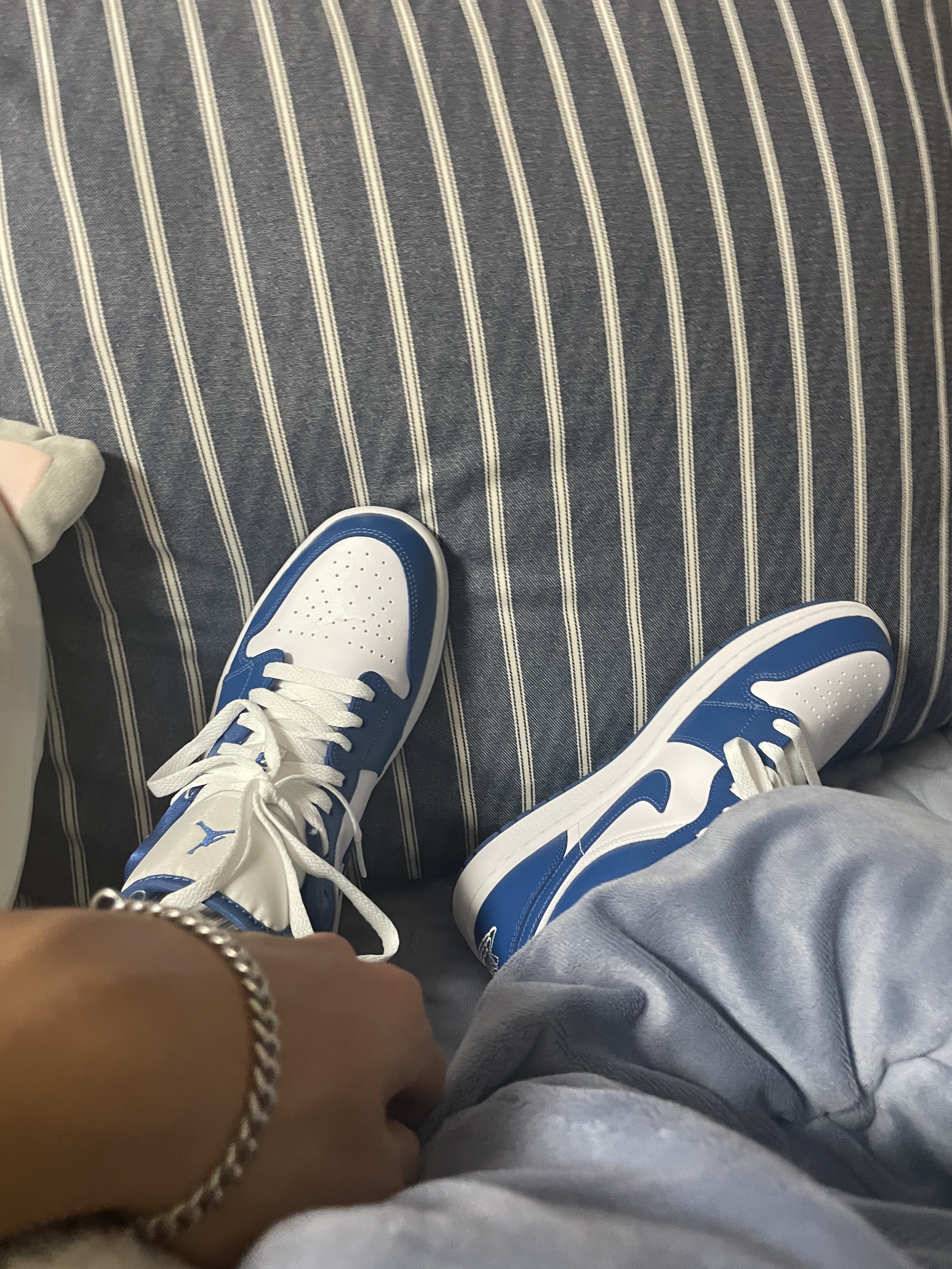 (W) Jordan 1 Low White Dark Marina Blue 착용 스타일 - 2