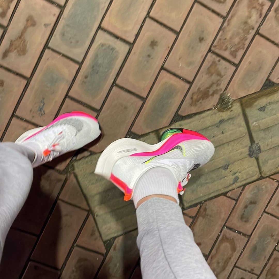 (W) Nike Air Zoom Alphafly Next% Flyknit Rawdacious 착용 스타일