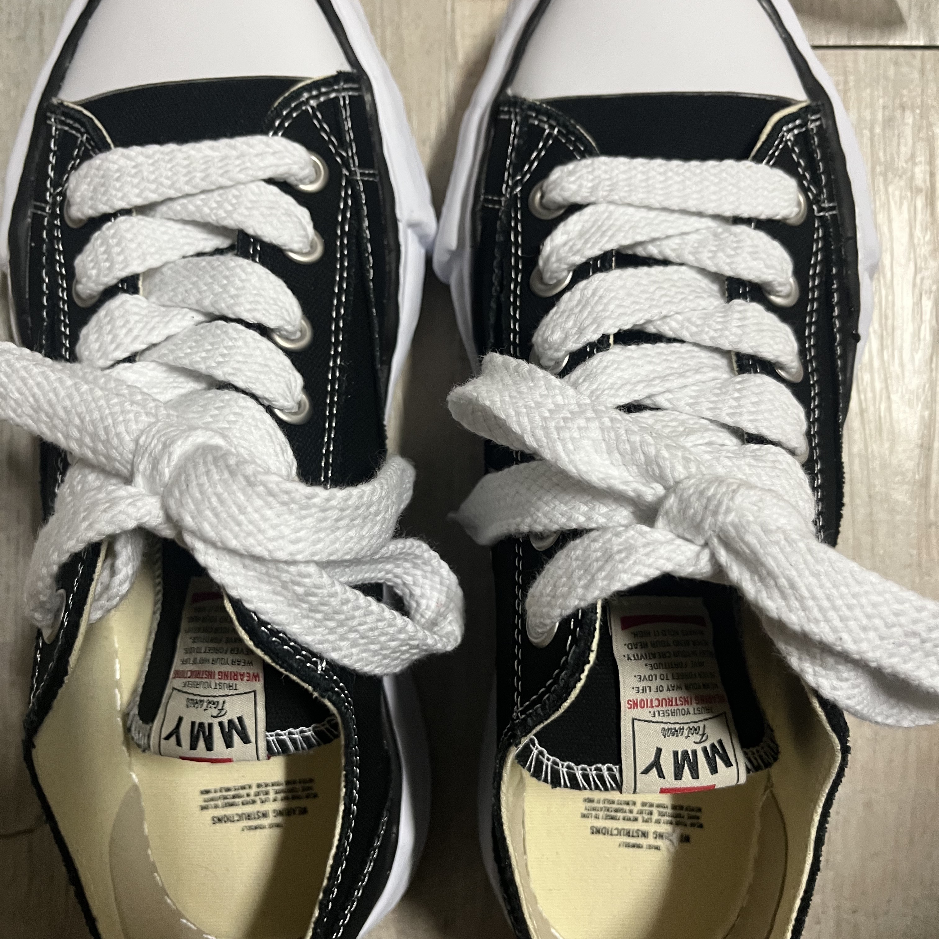 Maison Mihara Yasuhiro Peterson OG Sole Canvas Low Sneakers Black 착용 스타일