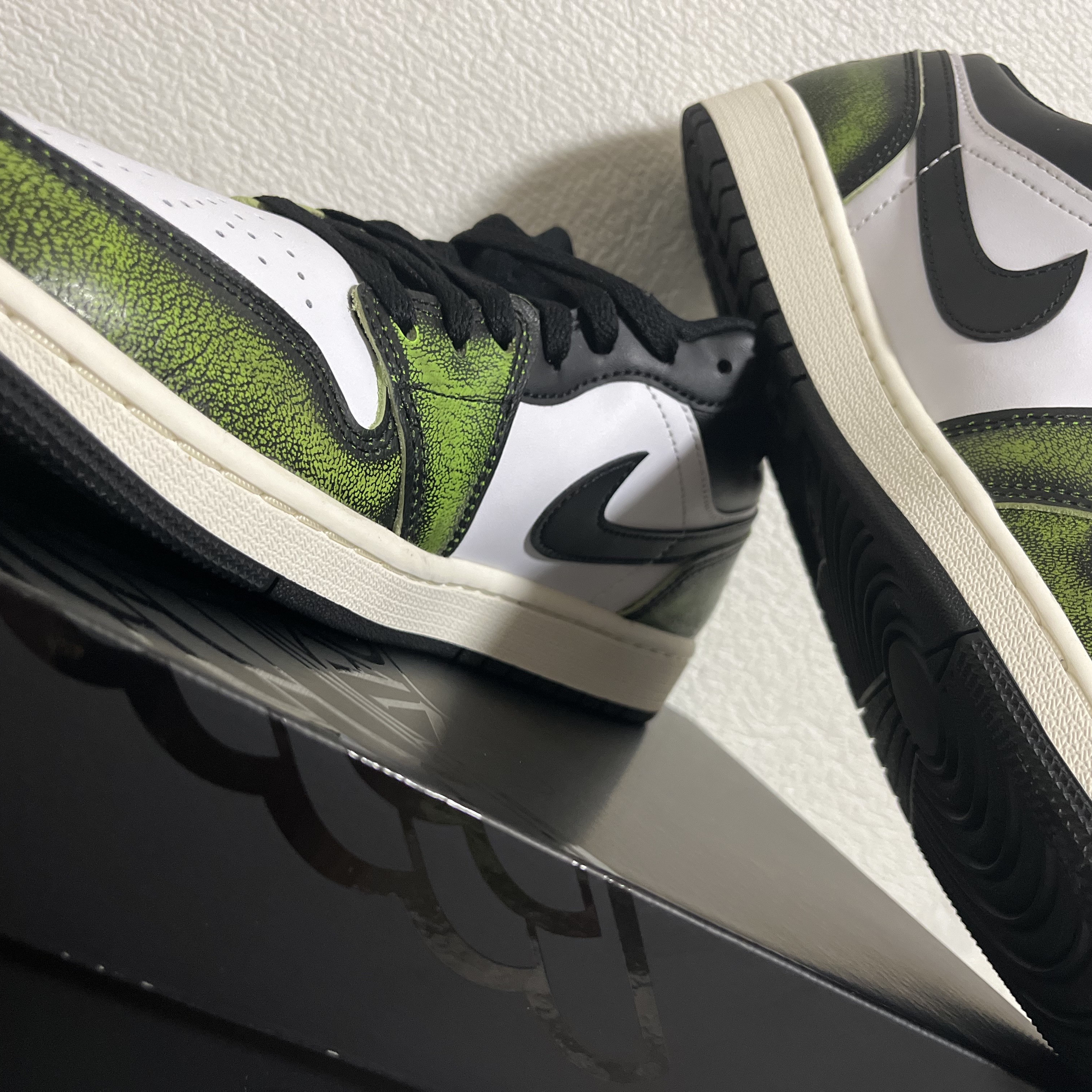 Jordan 1 Low SE Black Electric Green 착용 스타일