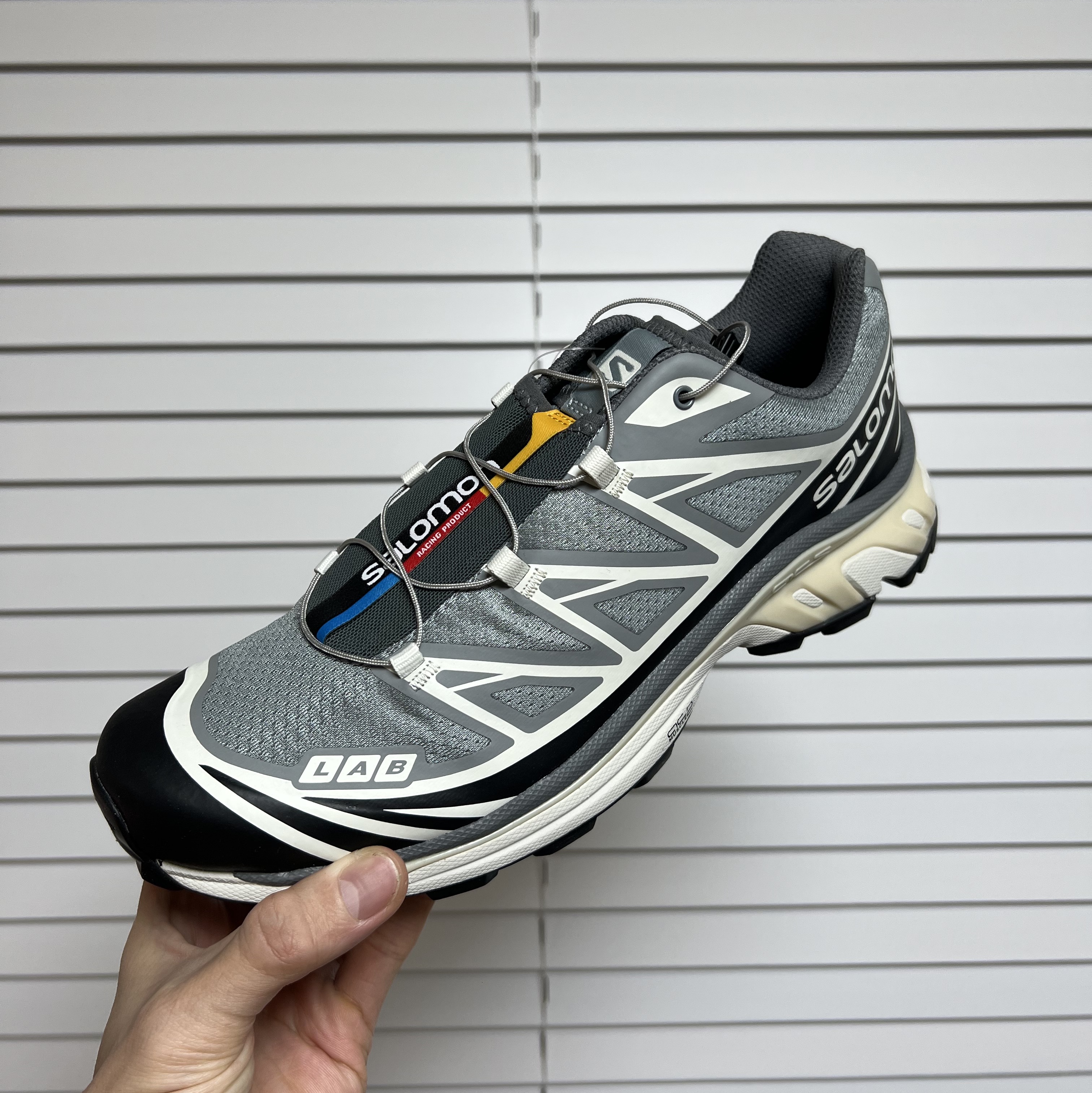 Salomon XT-6 Recut Phantom Vanilla Ice 착용 스타일