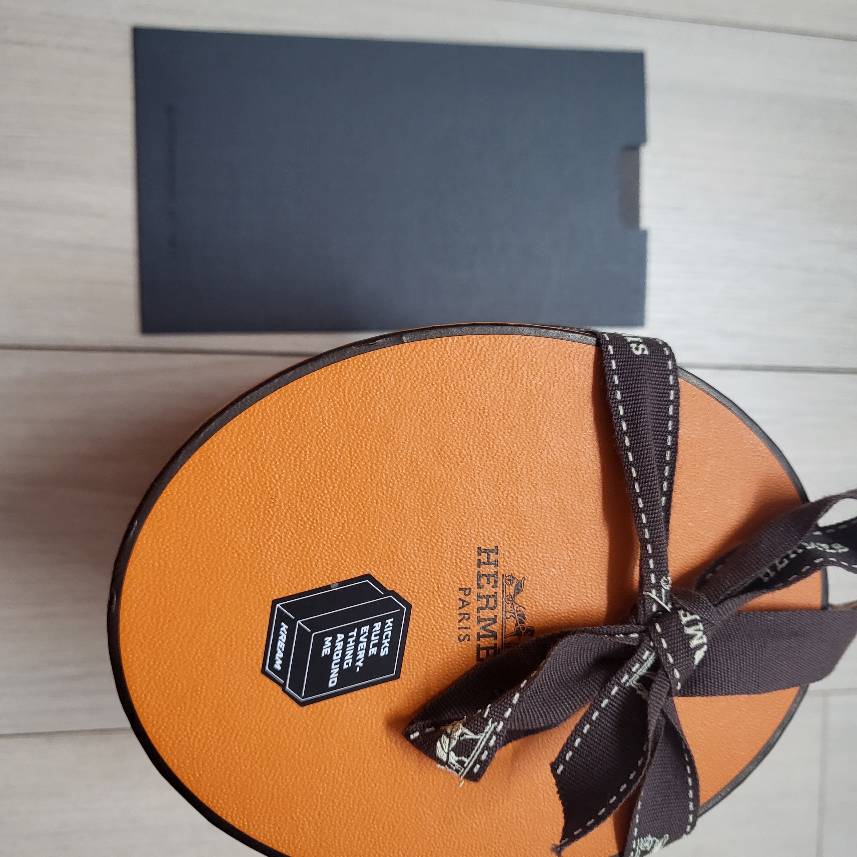 (W) Hermes Dame De Coeur Nano Losange Noir Rouge Or 착용 스타일 - 1