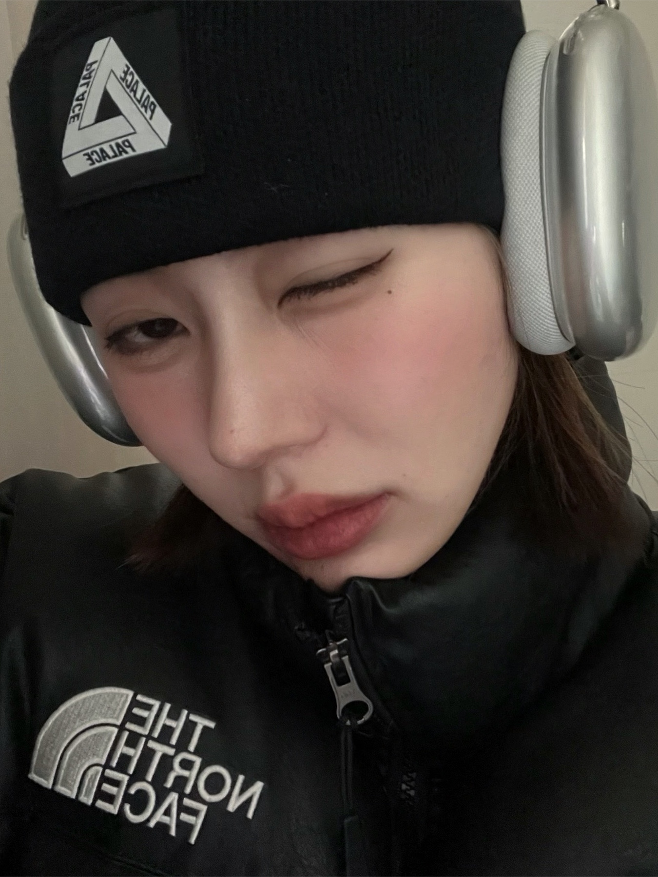 Palace Tri-Ferg Patch Beanie Black, Apple AirPods Max Lightning Silver (Korean Ver.) 착용 스타일