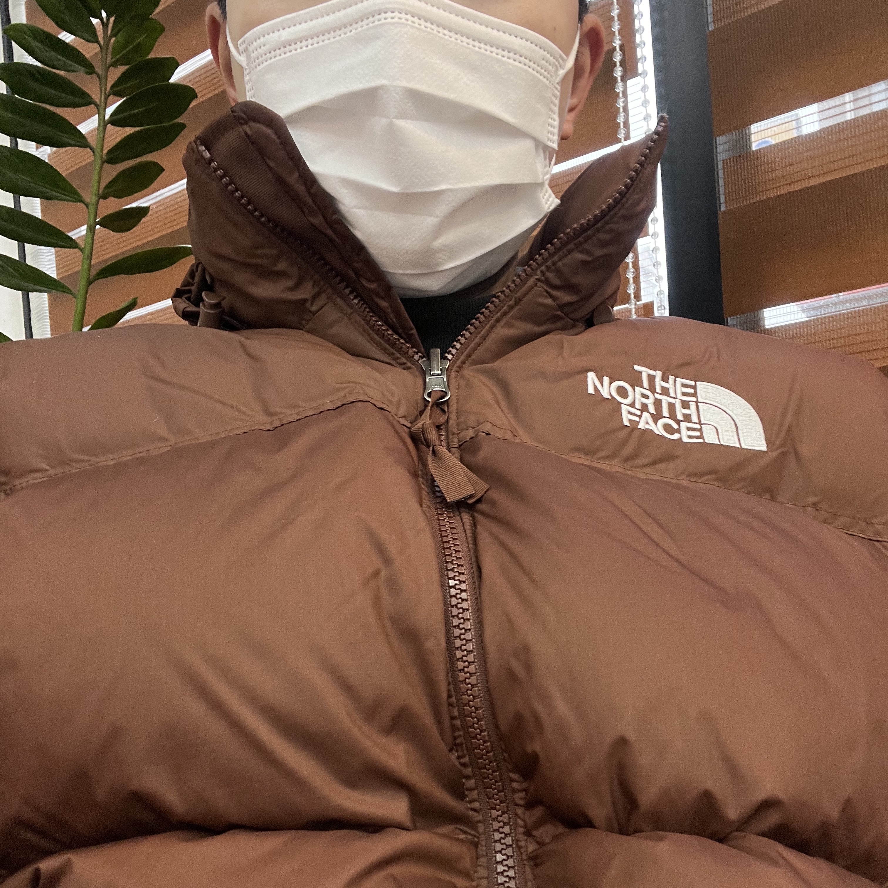 The North Face 1996 Retro Nuptse Jacket Dark Oak 착용 스타일