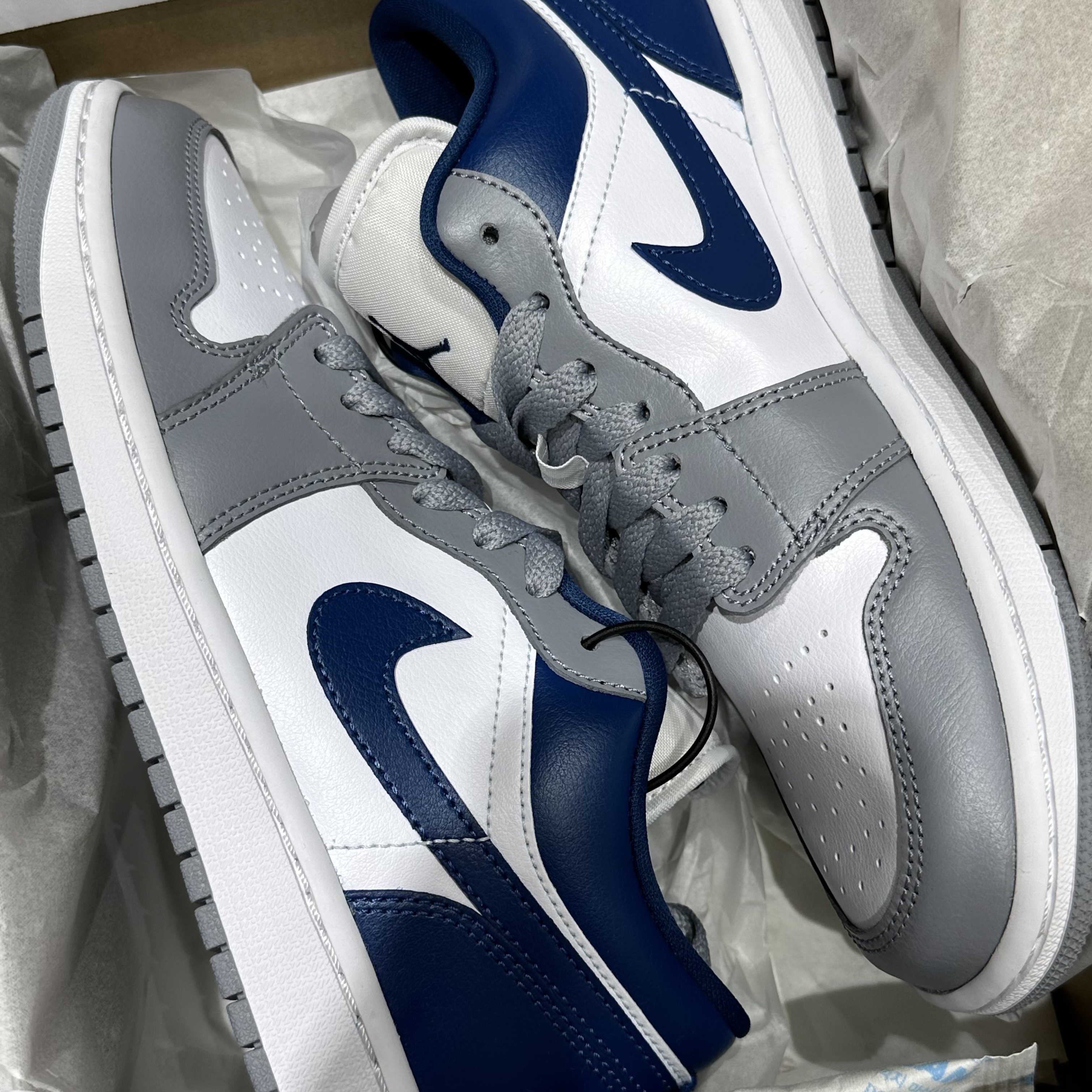 (W) Jordan 1 Low White Grey Blue 착용 스타일 - 1