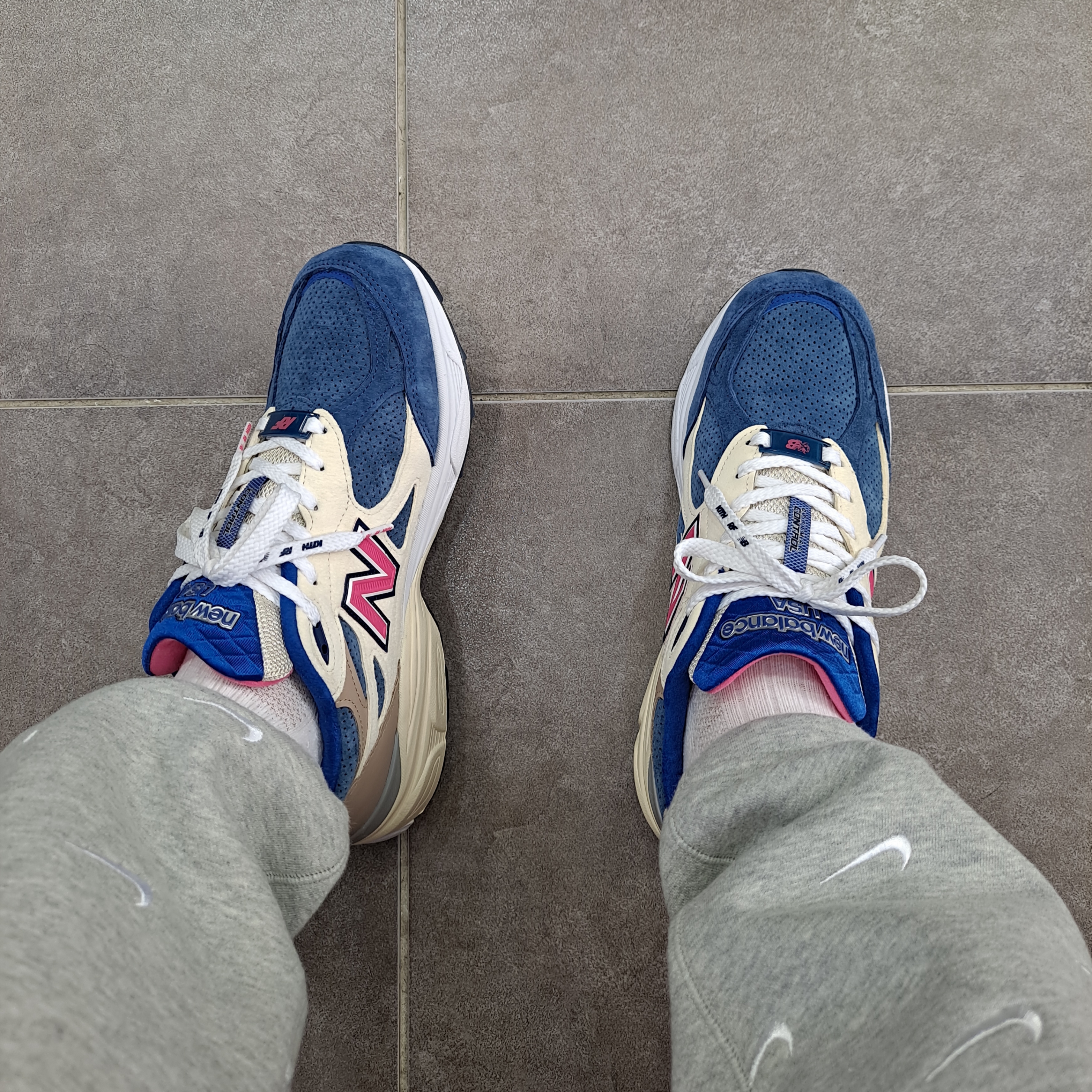 New Balance x Kith 990v3 Made in USA Daytona, Nike NRG Swoosh Logo Pants Grey Heather 착용 스타일