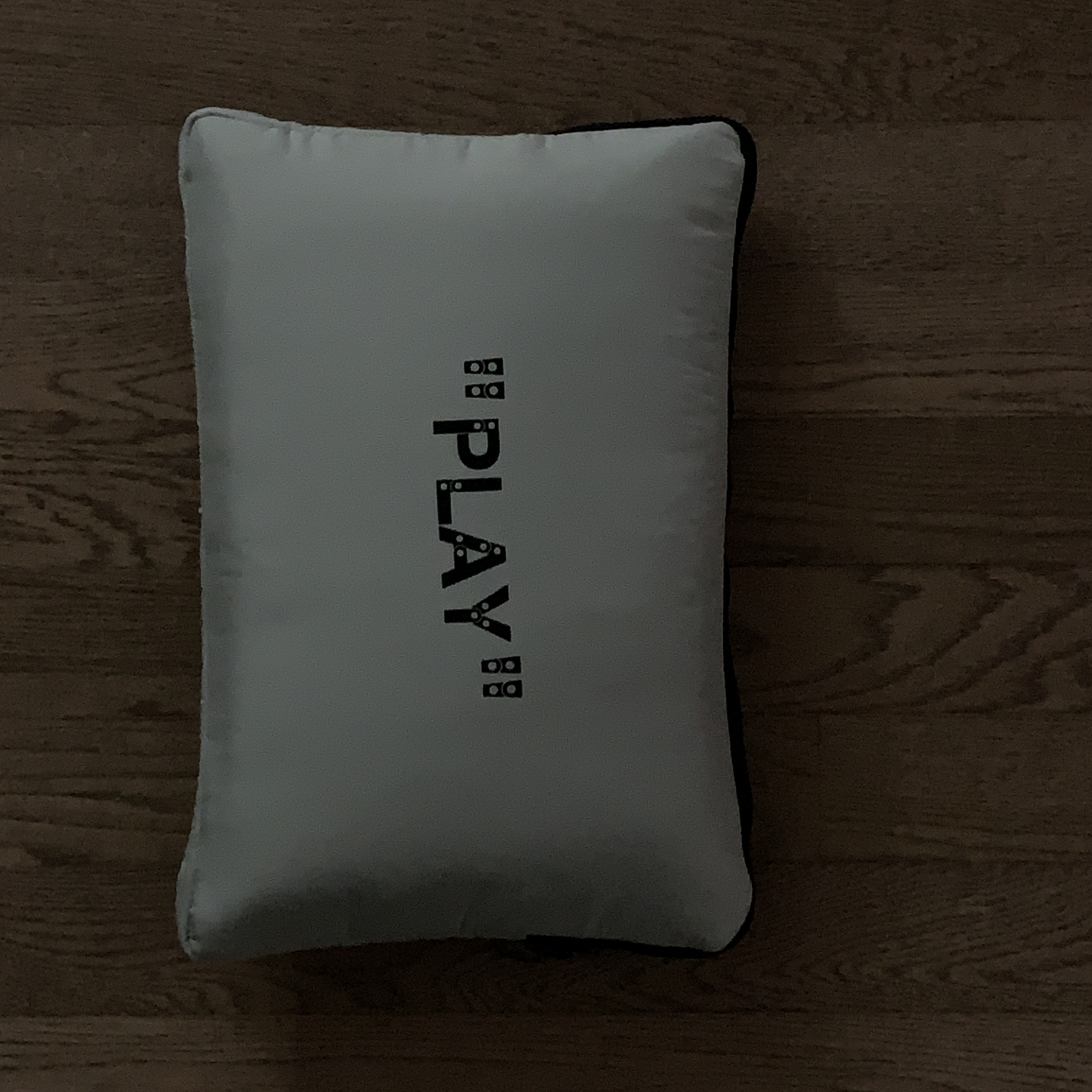 Off-White x Amore Pacific Play Kit 착용 스타일 - 1