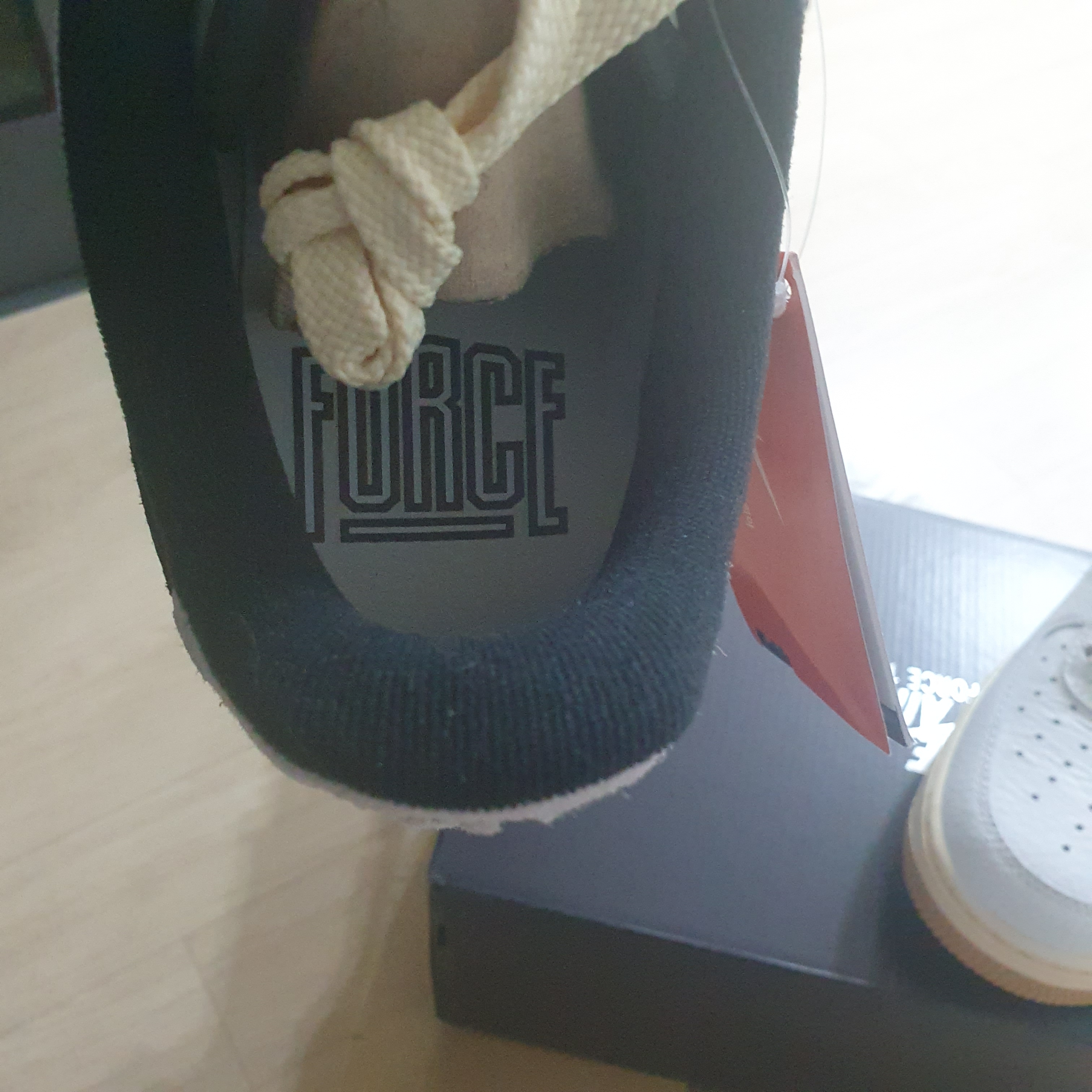 (W) Nike Air Force 1 '07 LX Black and Summit White 착용 스타일 - 1