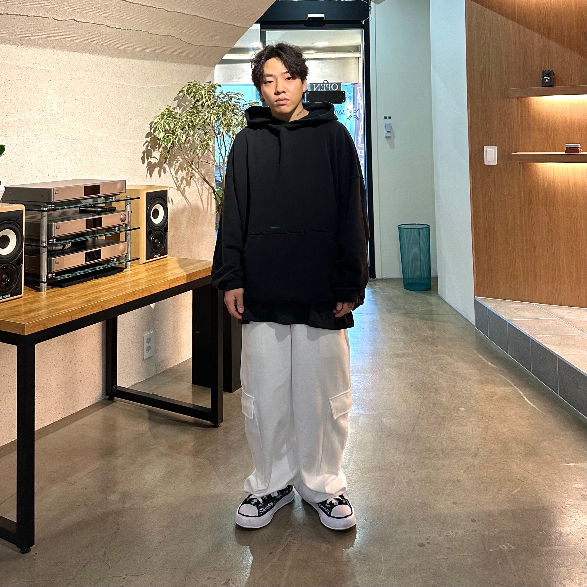 Maison Mihara Yasuhiro Peterson OG Sole Canvas Bandana Low-top Sneakers Black 착용 스타일 - 1