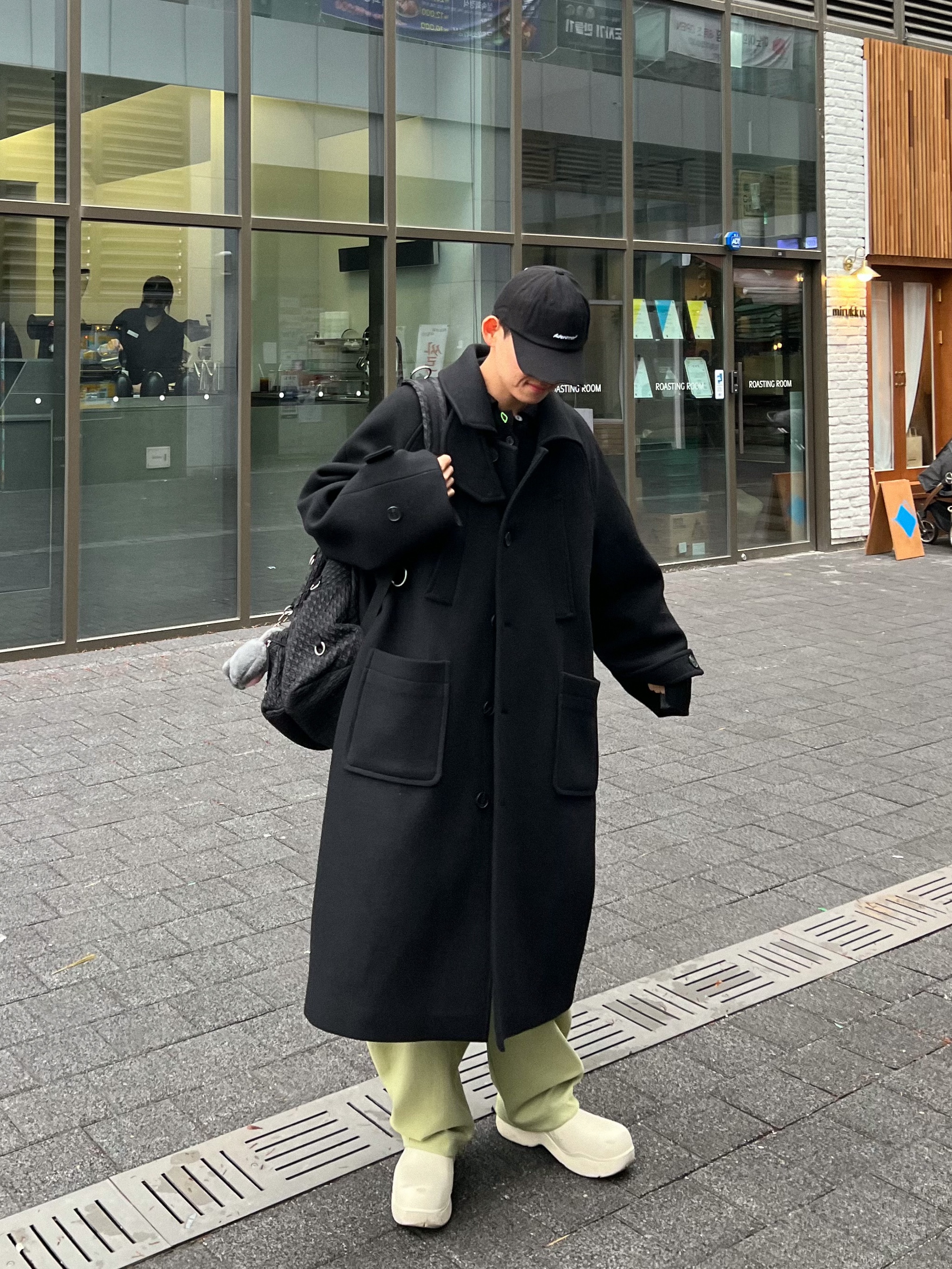 Bottega Veneta Puddle Ankle Boots Sea Salt, Zara x Ader Error Jogger Pants Light Green 착용 스타일 - 2