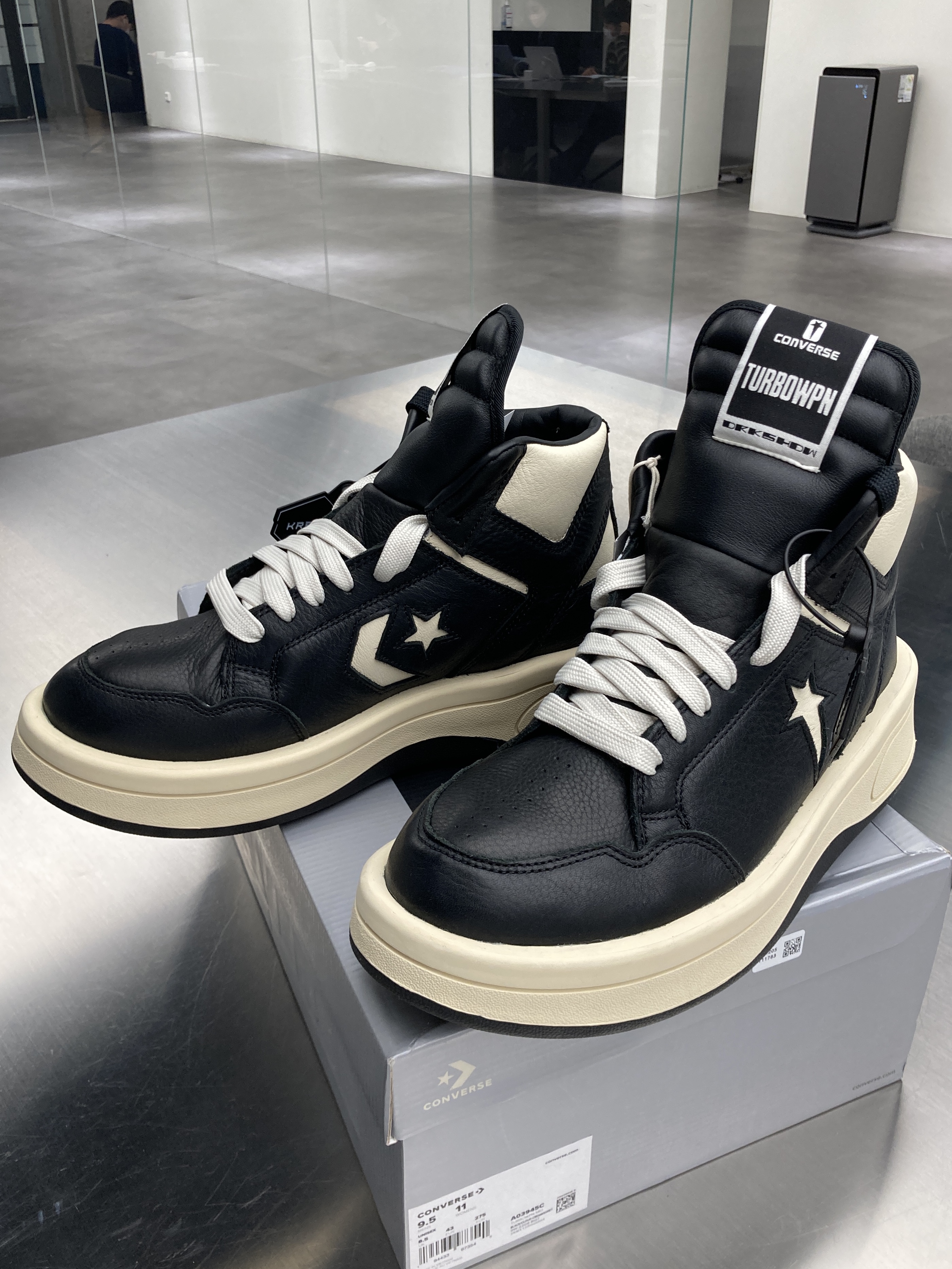 Converse x Drkshdw Turbowpn Black Cream 착용 스타일
