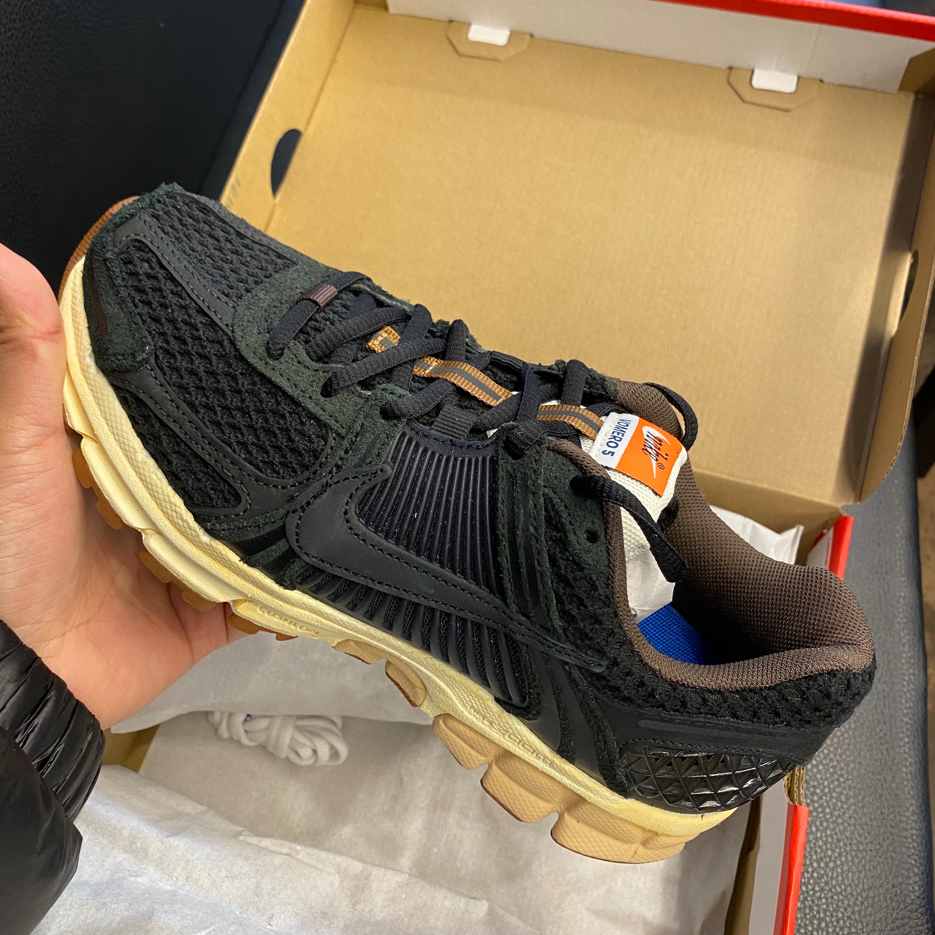 (W) Nike Zoom Vomero 5 Black 착용 스타일