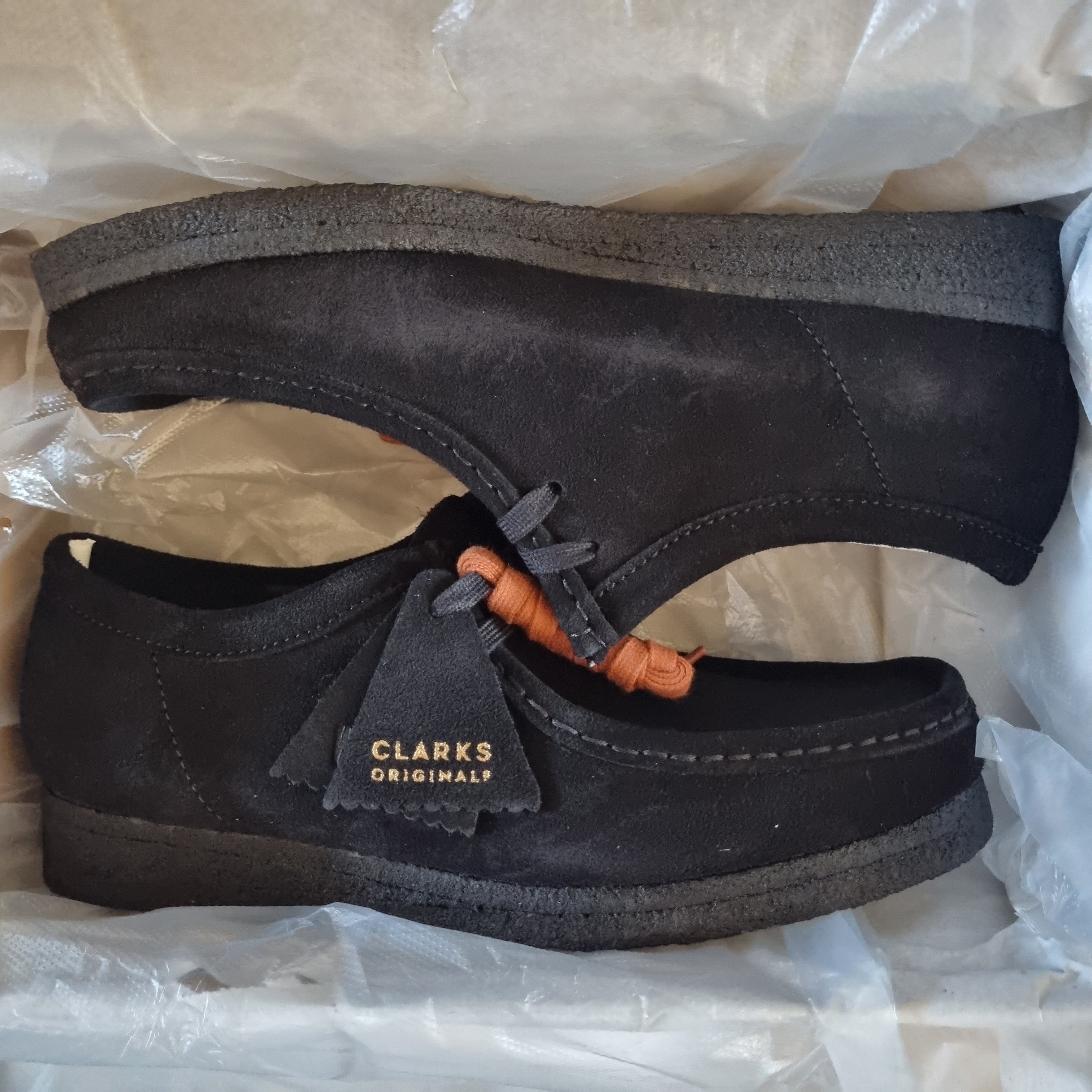 Clarks Wallabee Black Suede 착용 스타일