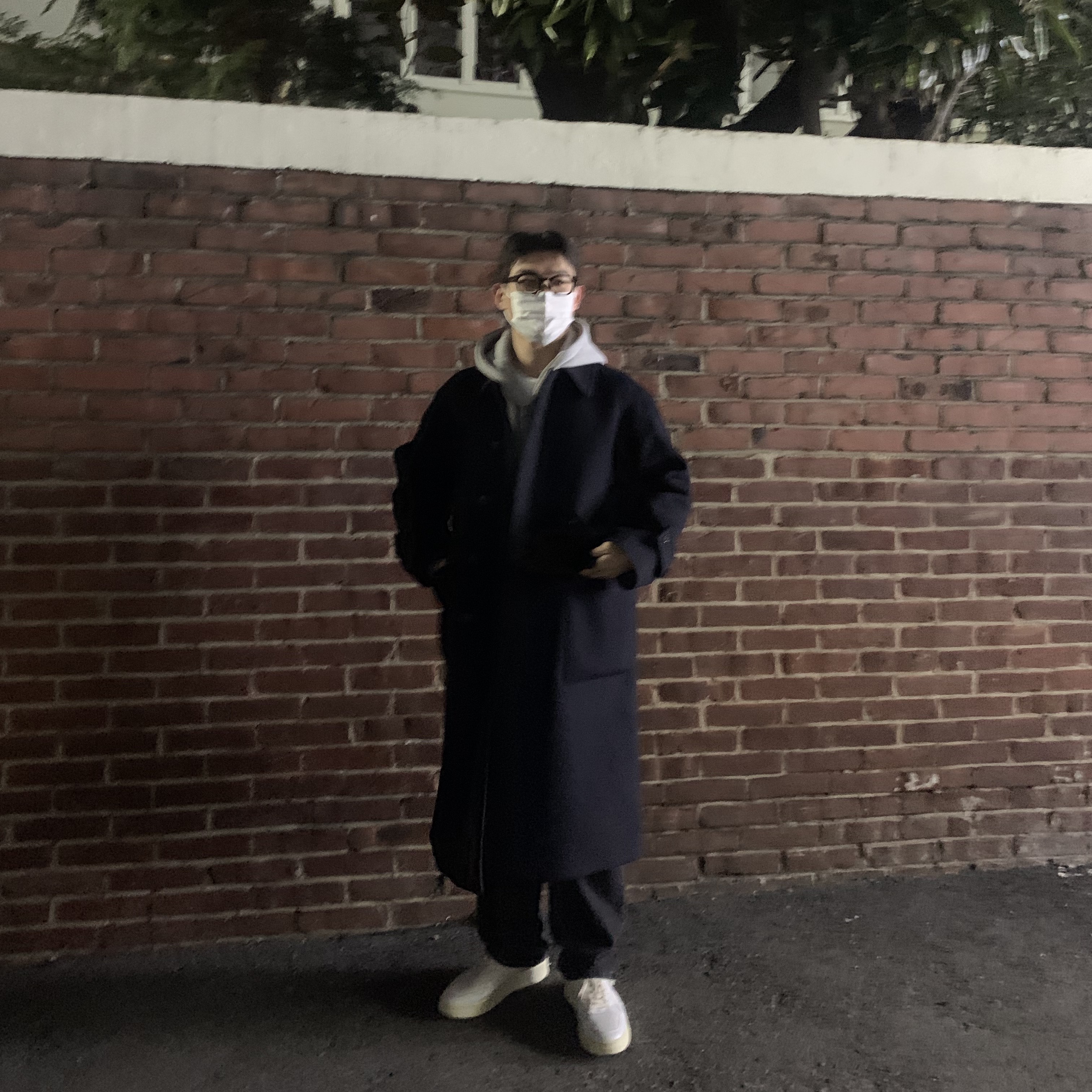 Autry Medalist Low Leather Sneakers White Black 착용 스타일 - 3