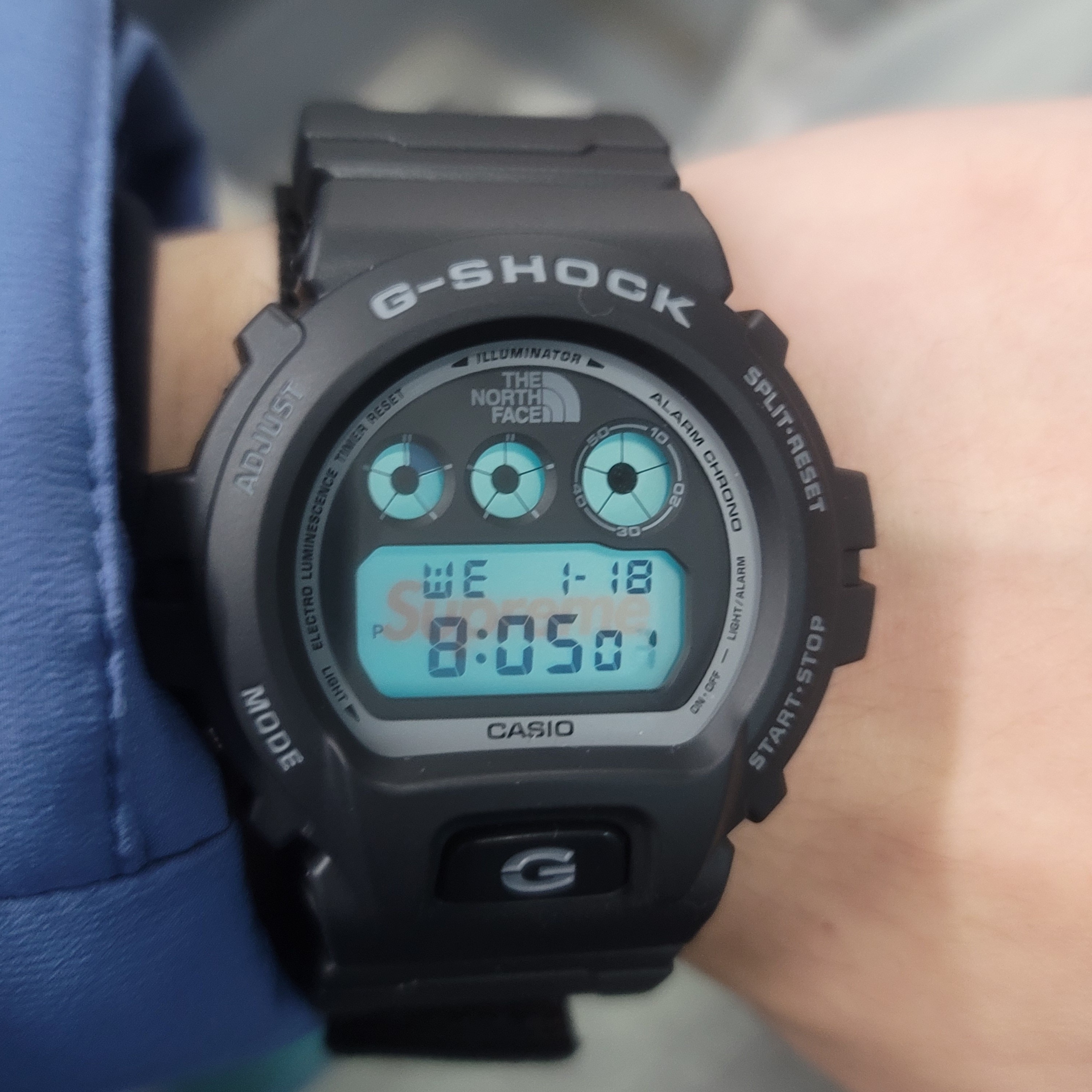 Casio G-Shock x Supreme x The North Face DW-6900 Black 착용 스타일 - 4