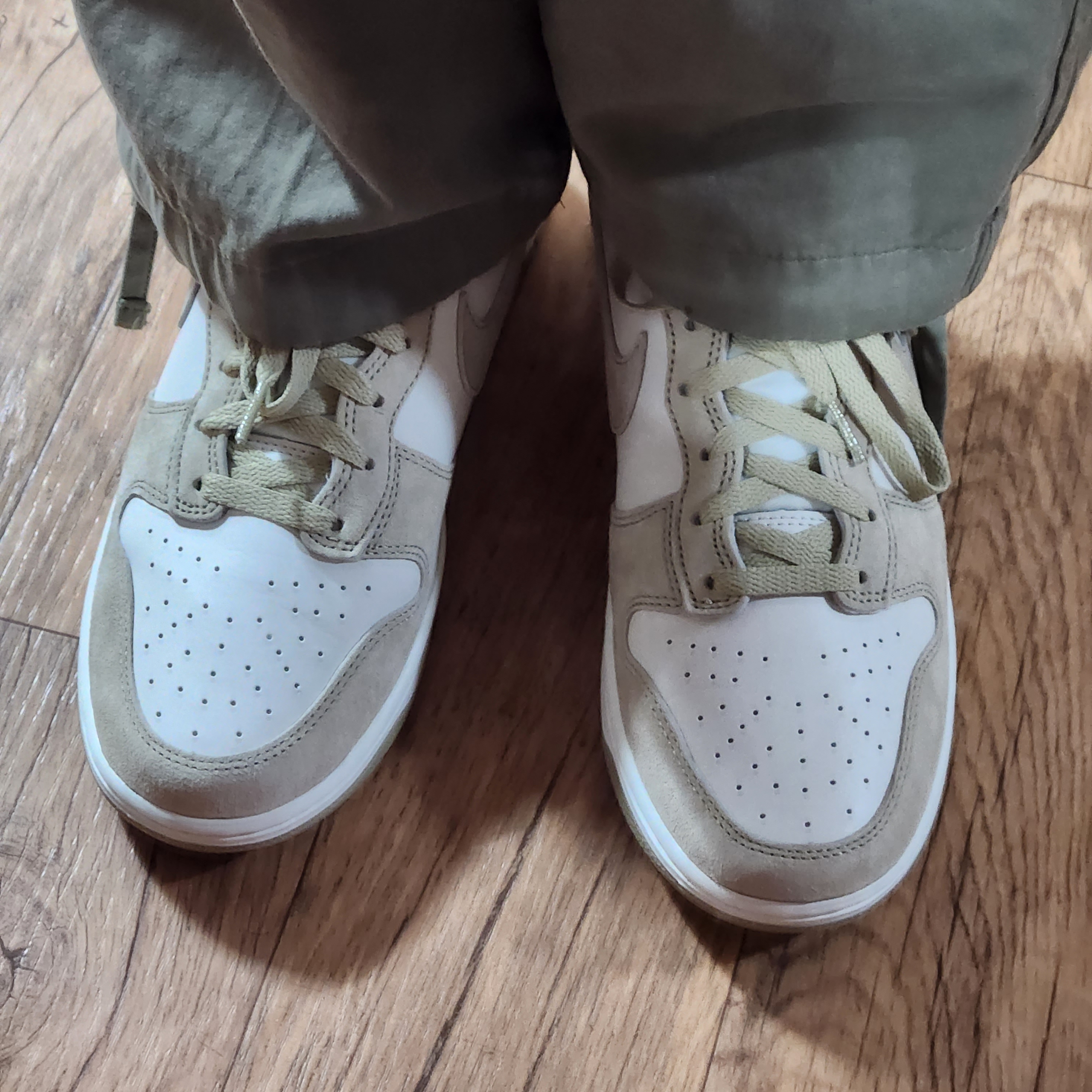 Nike Dunk High Retro PRM Limestone 착용 스타일 - 4