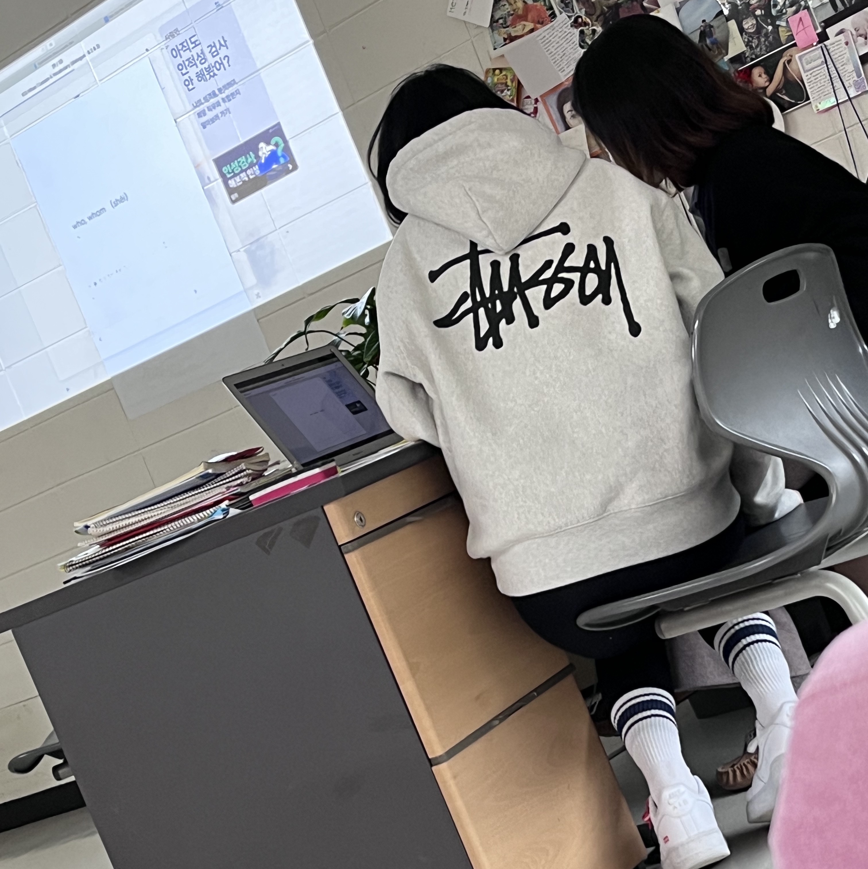 Stussy Basic Stussy Hoodie Ash Heather 2022 착용 스타일