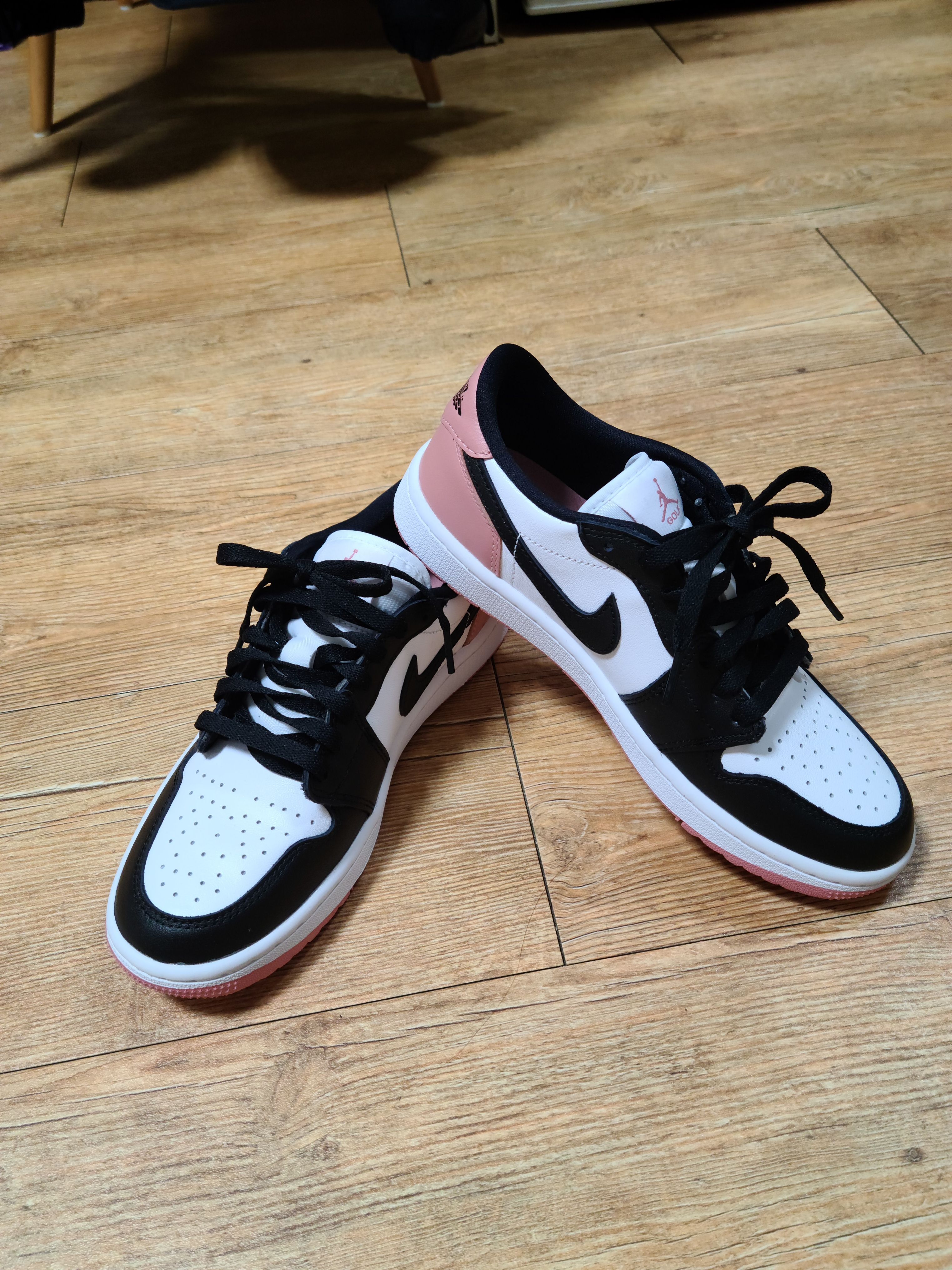 Jordan 1 Low Golf Rust Pink 착용 스타일 - 3