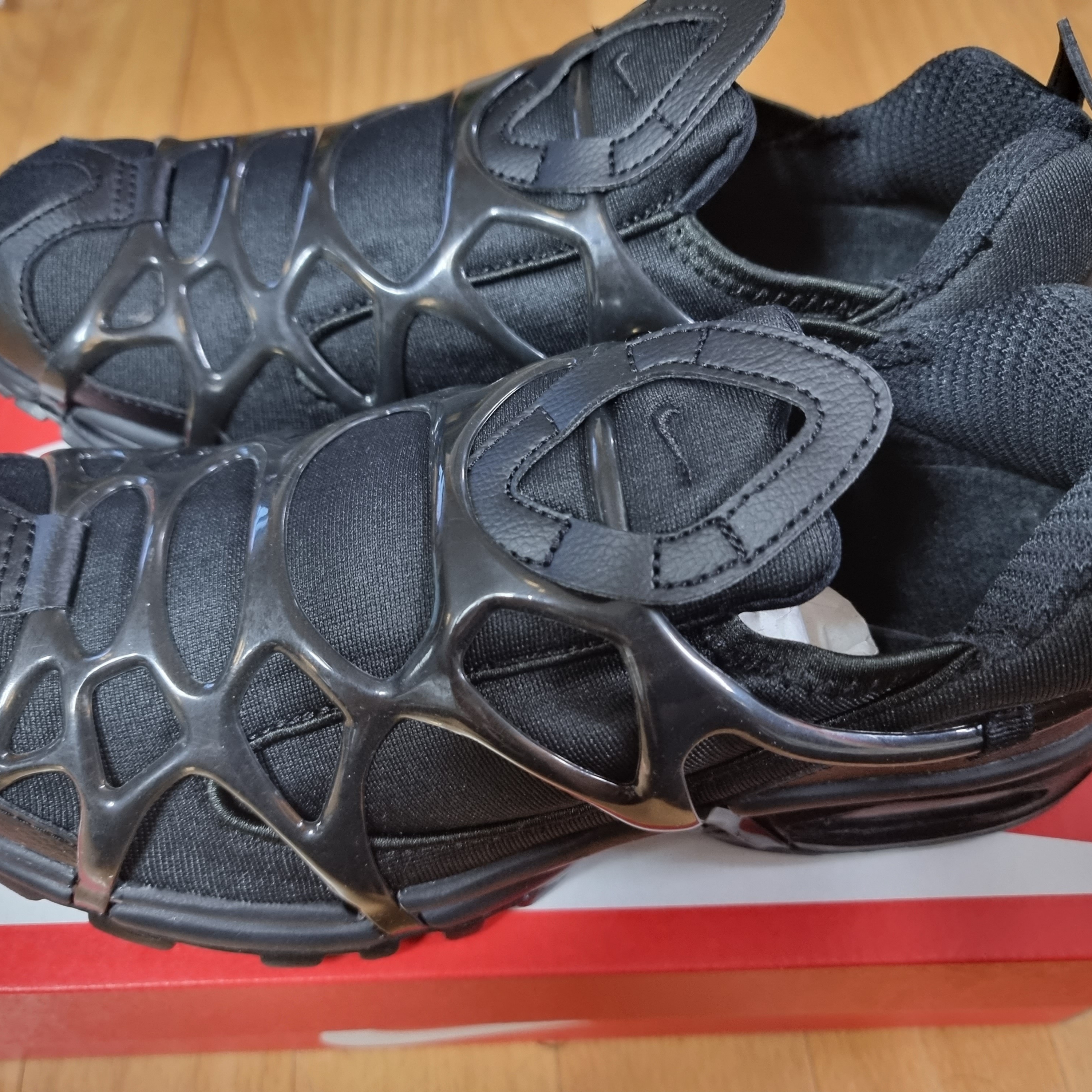 Nike Air Kukini Triple Black 착용 스타일 - 1