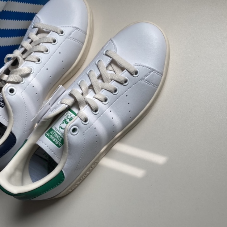 Adidas Stan Smith White Green Collegiate Navy 착용 스타일 - 1