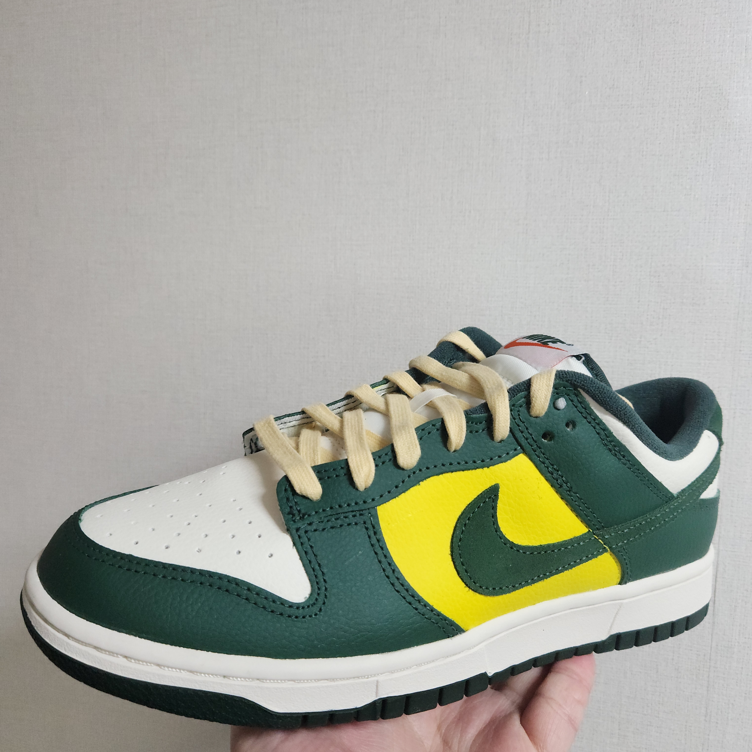 (W) Nike Dunk Low SE Opti Noble Green 착용 스타일 - 1
