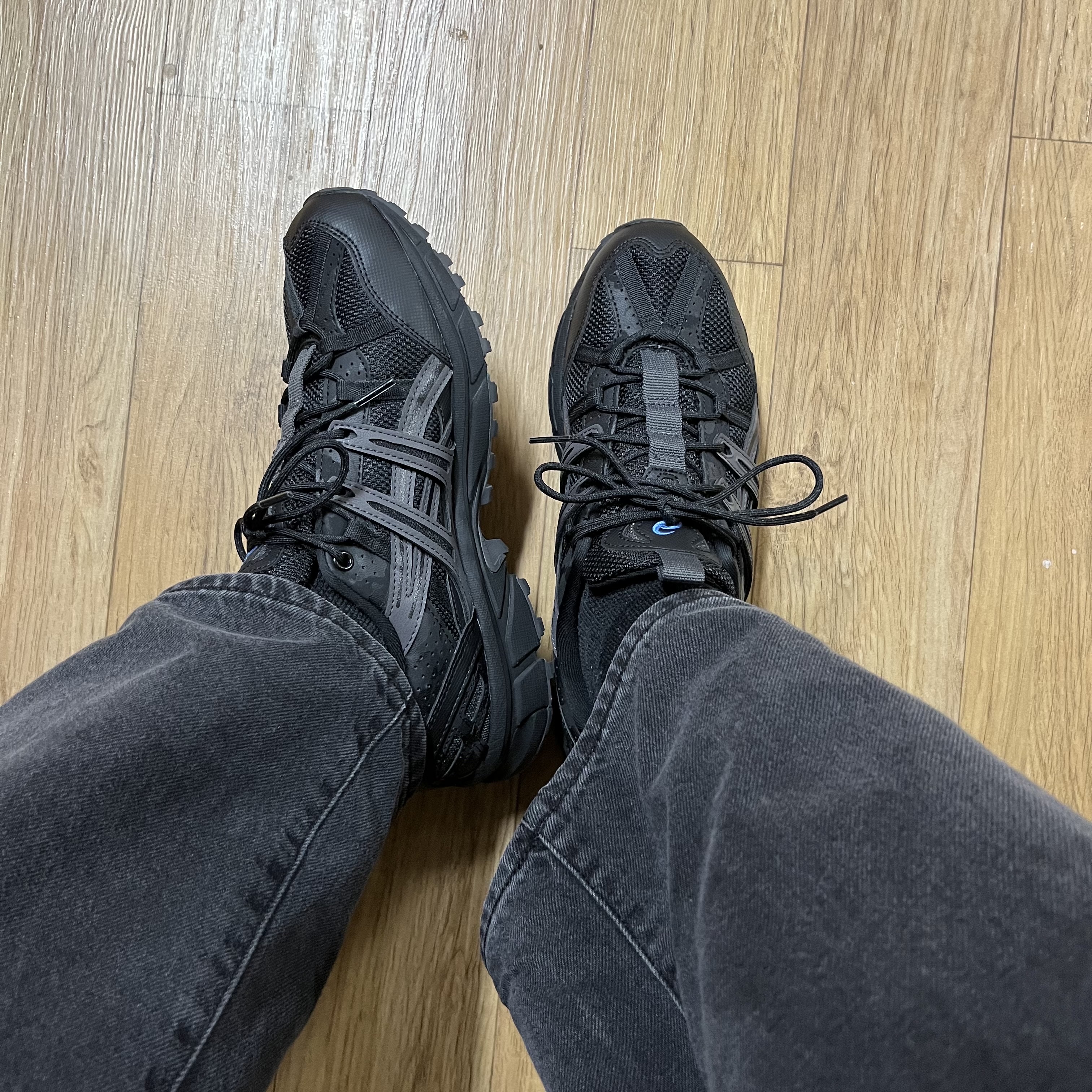Asics Gel-Sonoma 15-50 Black Obsidian Grey 착용 스타일