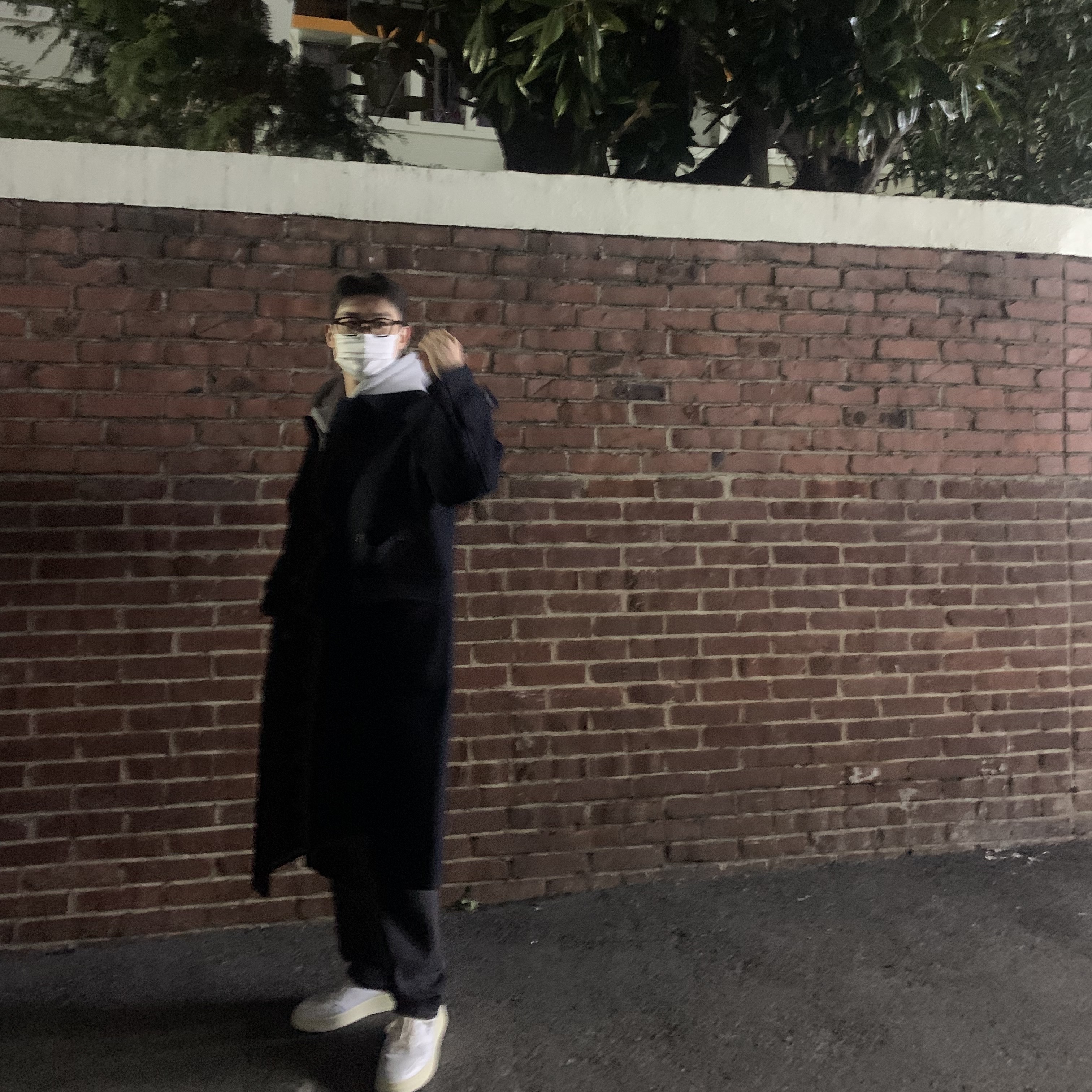 Autry Medalist Low Leather Sneakers White Black 착용 스타일 - 2