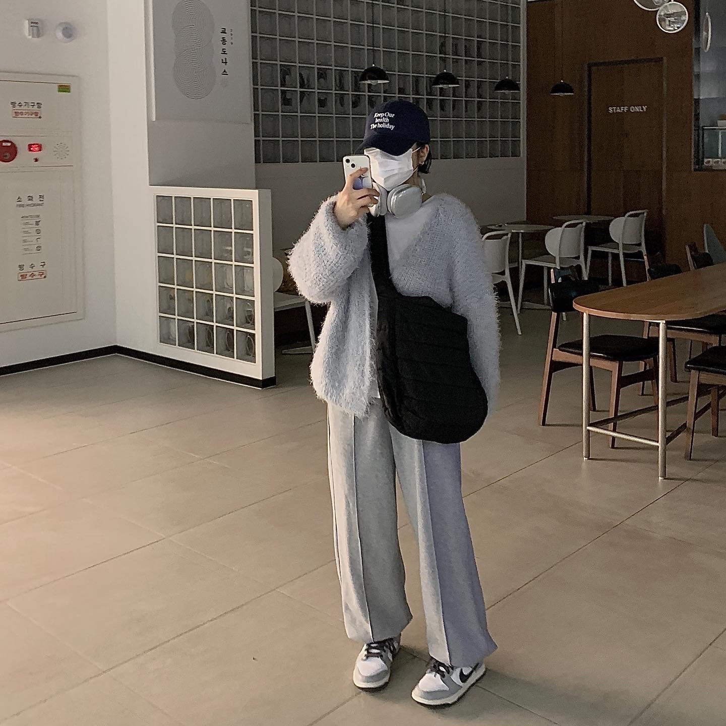 Apple AirPods Max Lightning Silver (Korean Ver.), (W) Nike Dunk Low Light Smoke Grey 착용 스타일 - 1