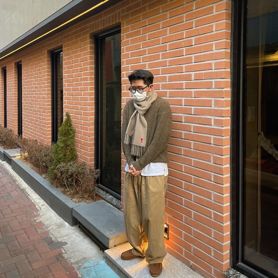 AMI de Coeur Classic Muffler Beige, AMI de Coeur Classic Muffler Champagne 착용 스타일