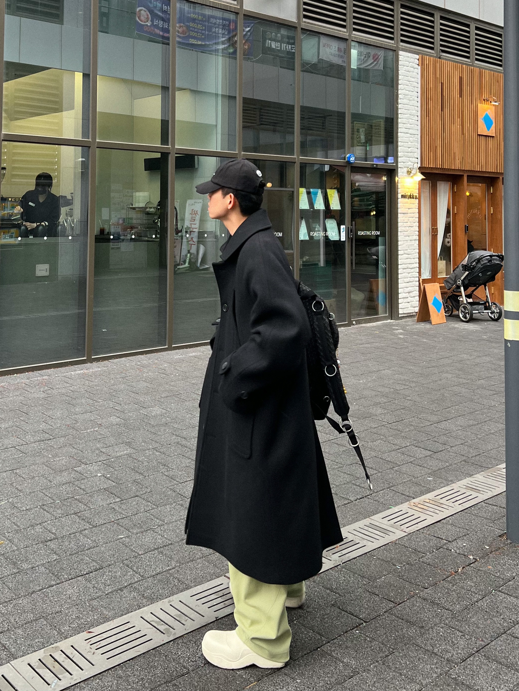 Bottega Veneta Puddle Ankle Boots Sea Salt, Zara x Ader Error Jogger Pants Light Green 착용 스타일 - 4