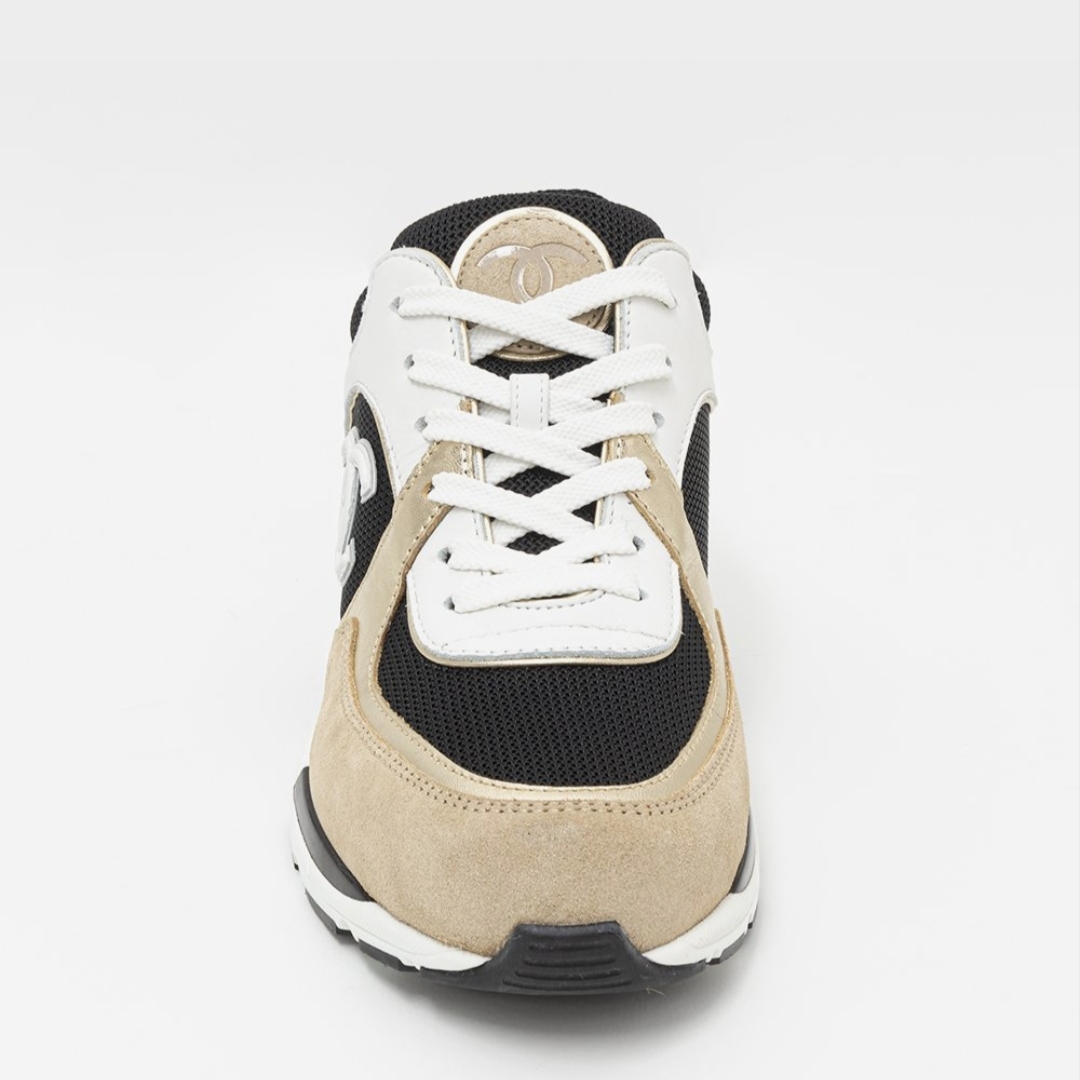 (W) Chanel Sneakers Calfskin Fabric & White Black Beige Gold 착용 스타일 - 5