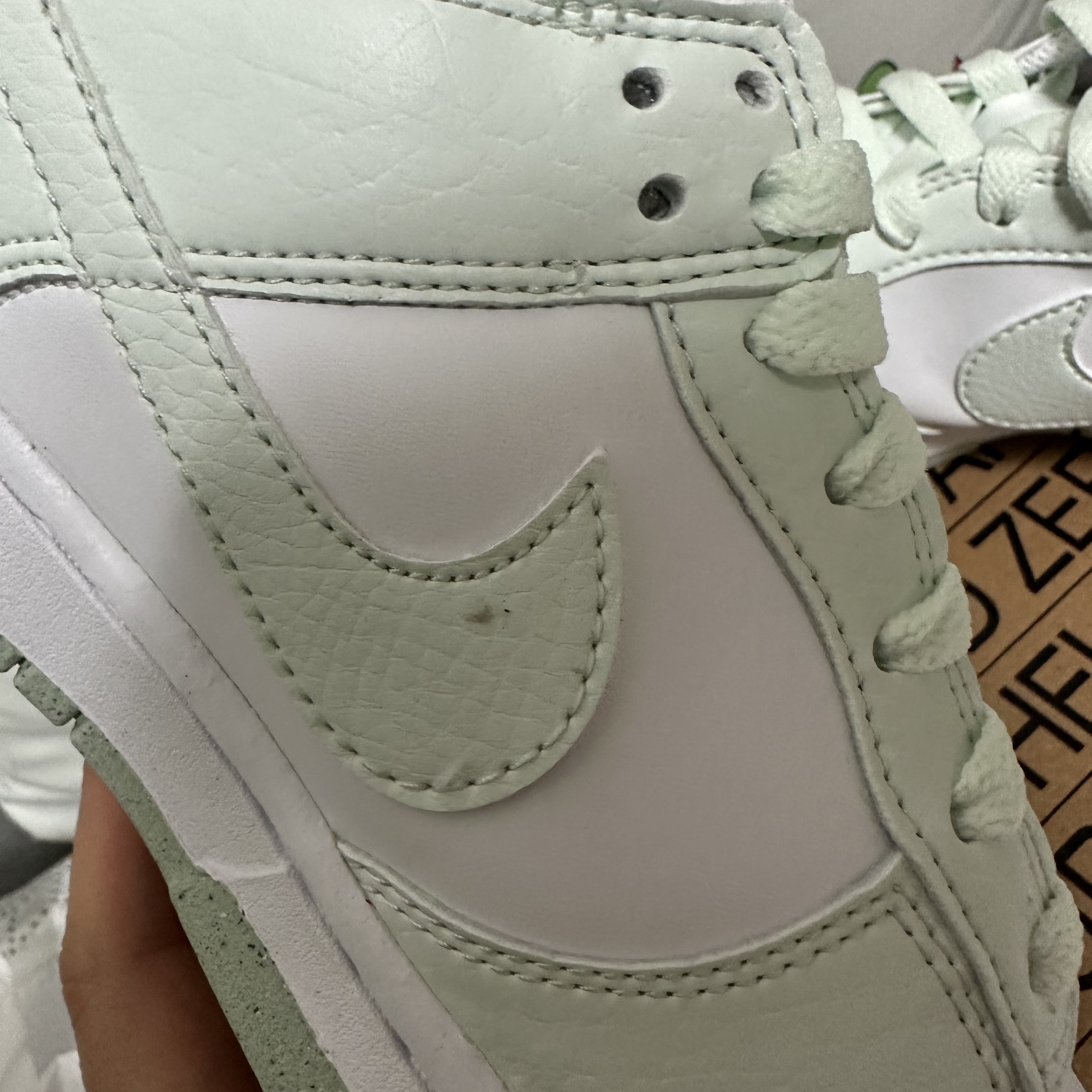 (W) Nike Dunk Low Next Nature Barely Green and White 착용 스타일 - 3