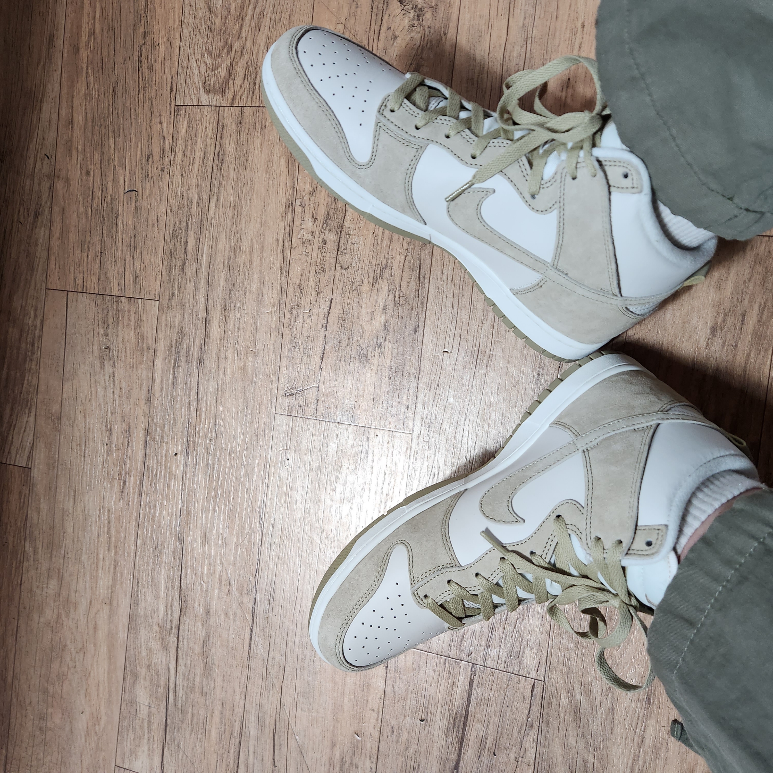 Nike Dunk High Retro PRM Limestone 착용 스타일 - 2