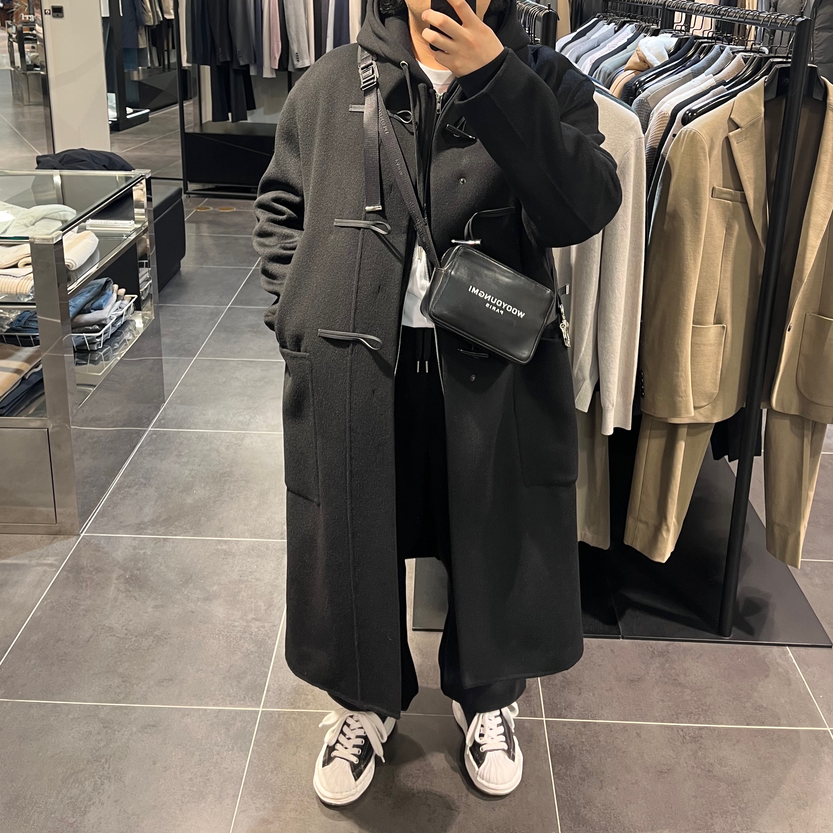 Wooyoungmi Square Mini Bag Black, Maison Mihara Yasuhiro Blakey OG Sole Canvas Low-top Sneakers Black 착용 스타일
