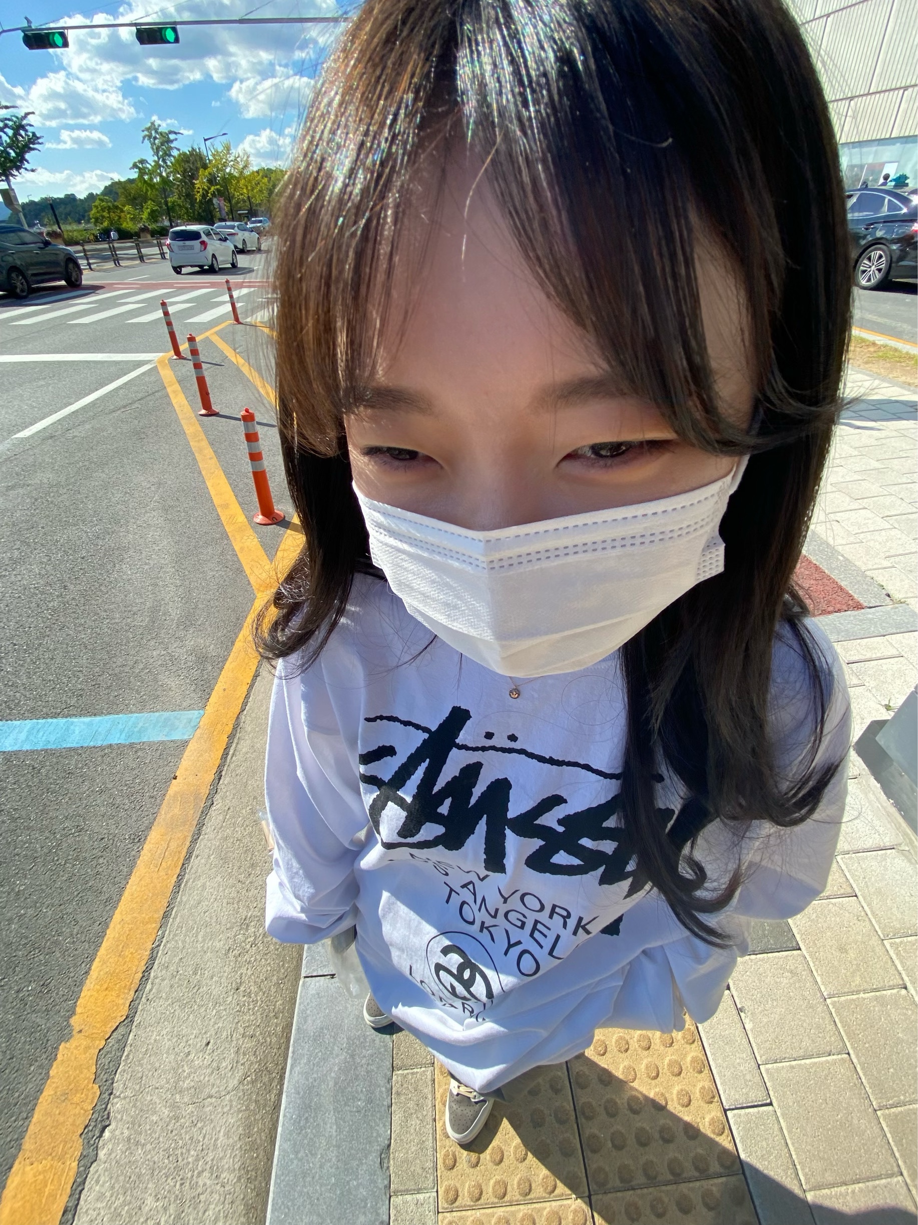 Stussy World Tour LS T-Shirt White, Jordan 1 x Travis Scott Retro Low OG SP Sail and Ridgerock 착용 스타일 - 2