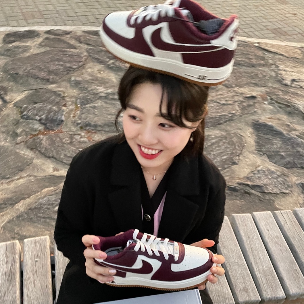 (GS) Nike Air Force 1 LV8 3 Night Maroon 착용 스타일 - 1