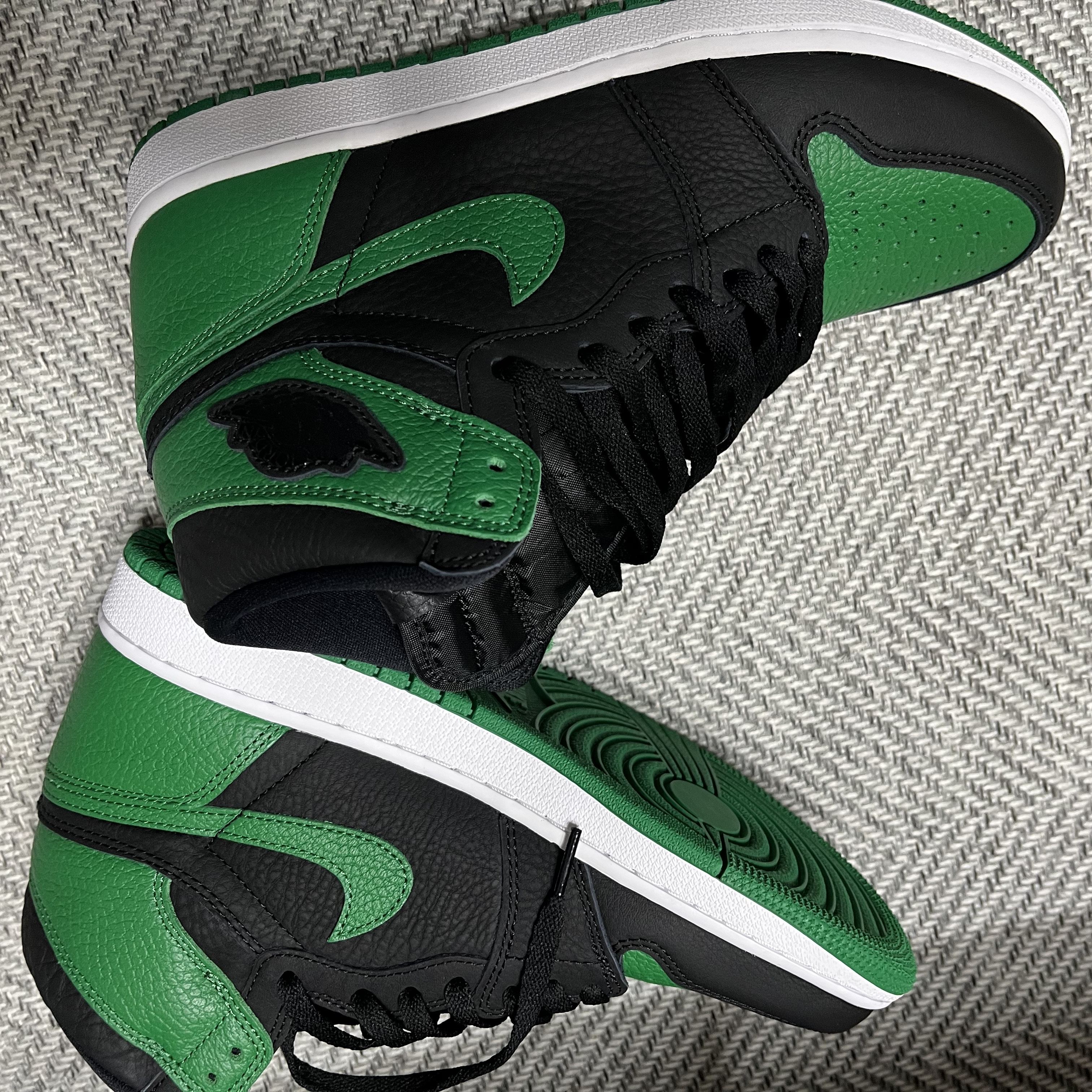 Jordan 1 Retro High OG Pine Green Black 착용 스타일 - 3