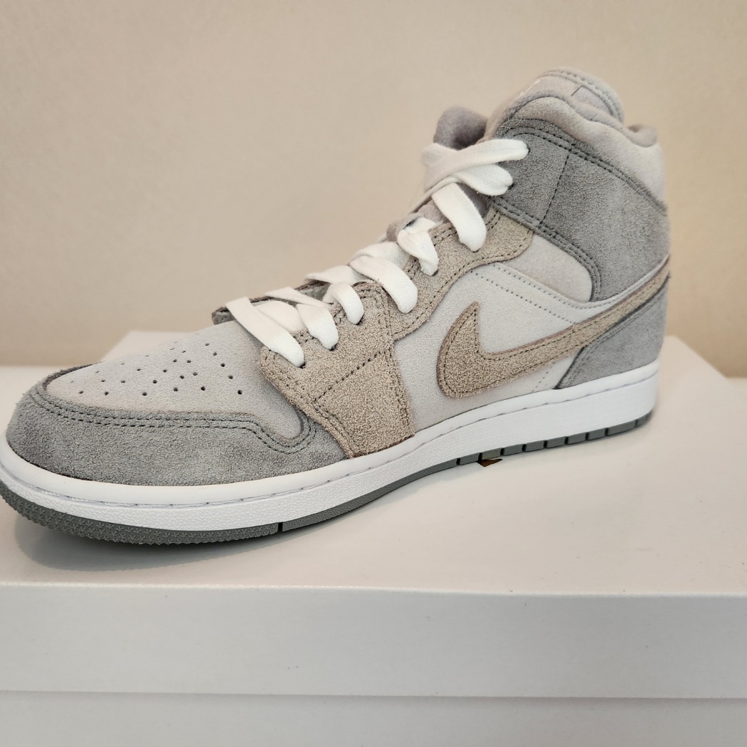 (W) Jordan 1 Mid SE Particle Grey 착용 스타일 - 2