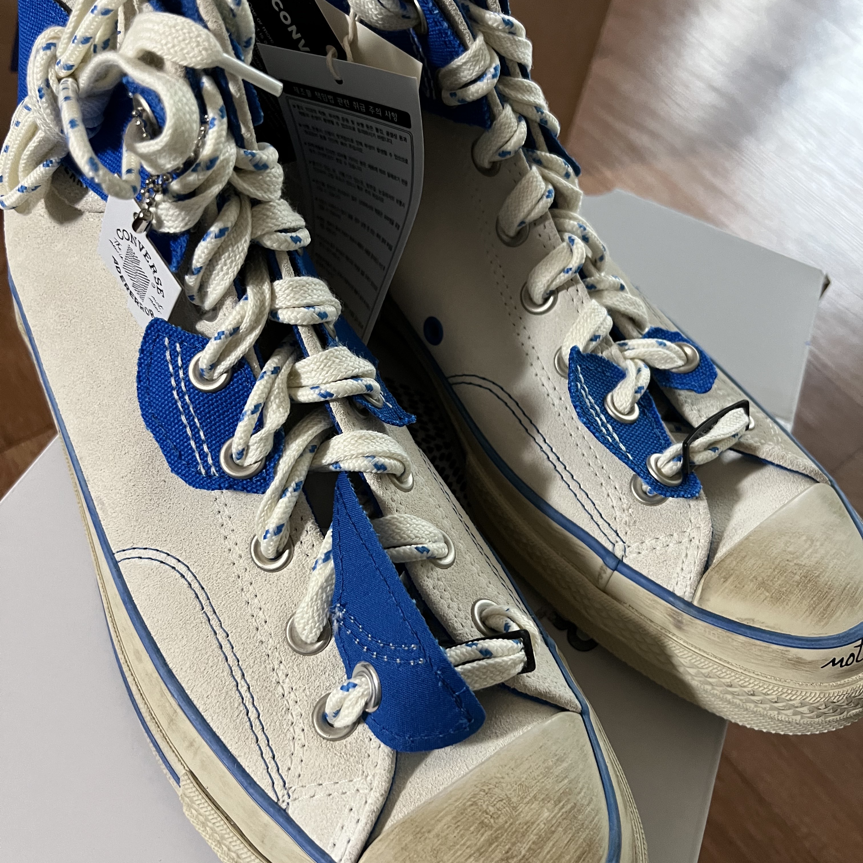 Converse x Ader Error Chuck 70 High White, (W) Nike Air Force 1 LXX Flax 착용 스타일 - 1